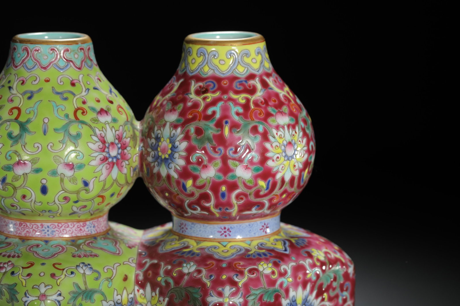 Red and Green Interlocking Floral Double Vase - 2