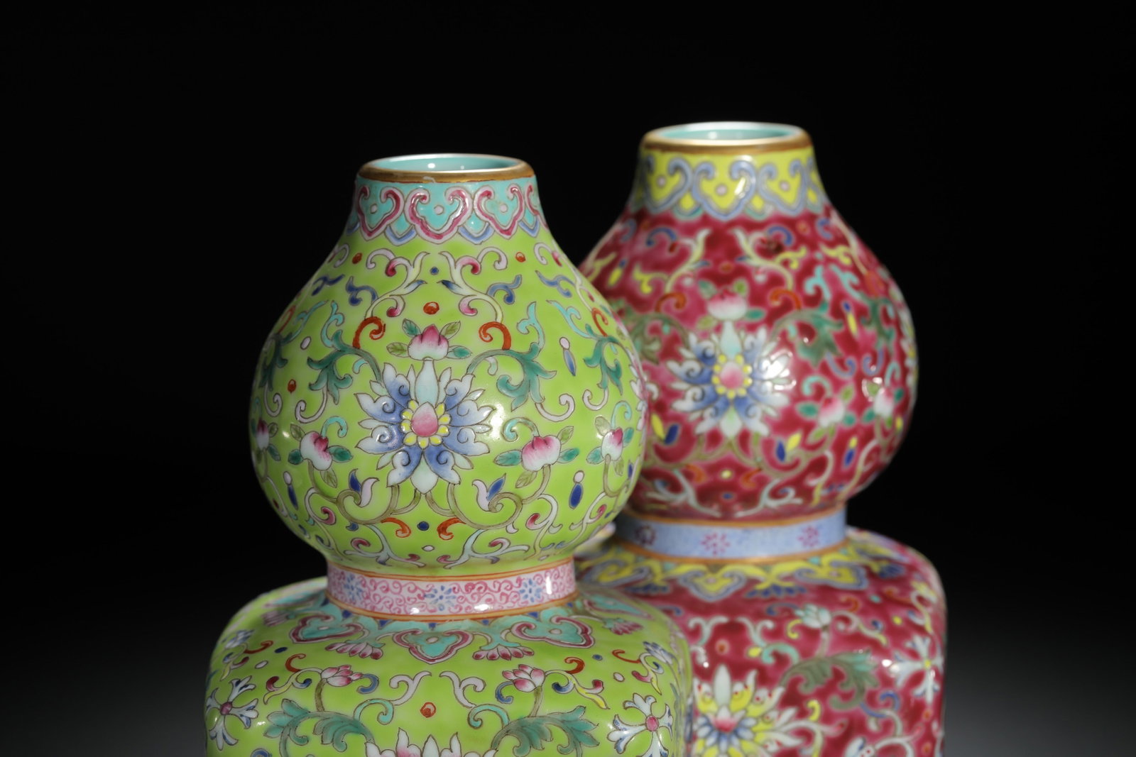 Red and Green Interlocking Floral Double Vase - 7