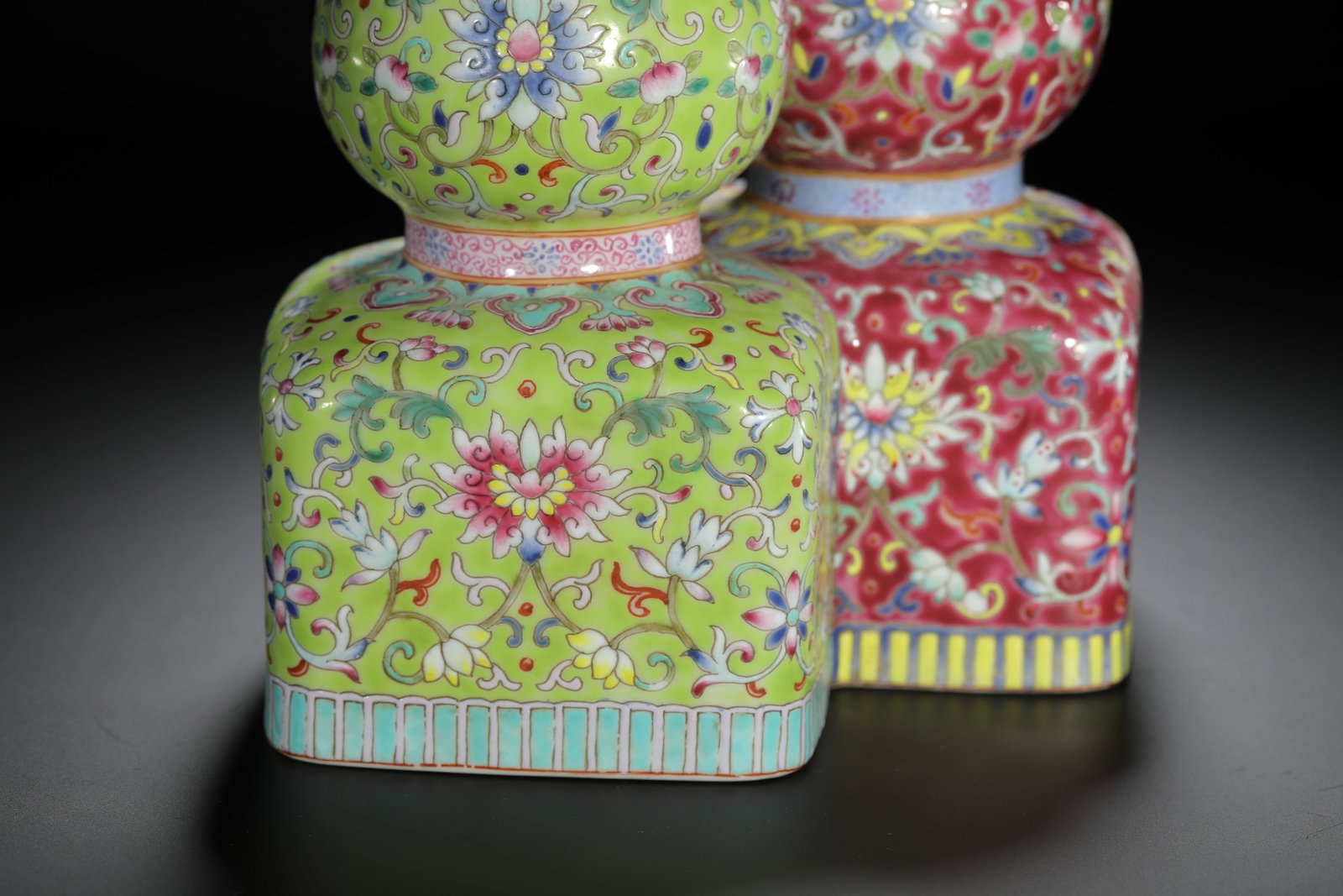 Red and Green Interlocking Floral Double Vase - 8