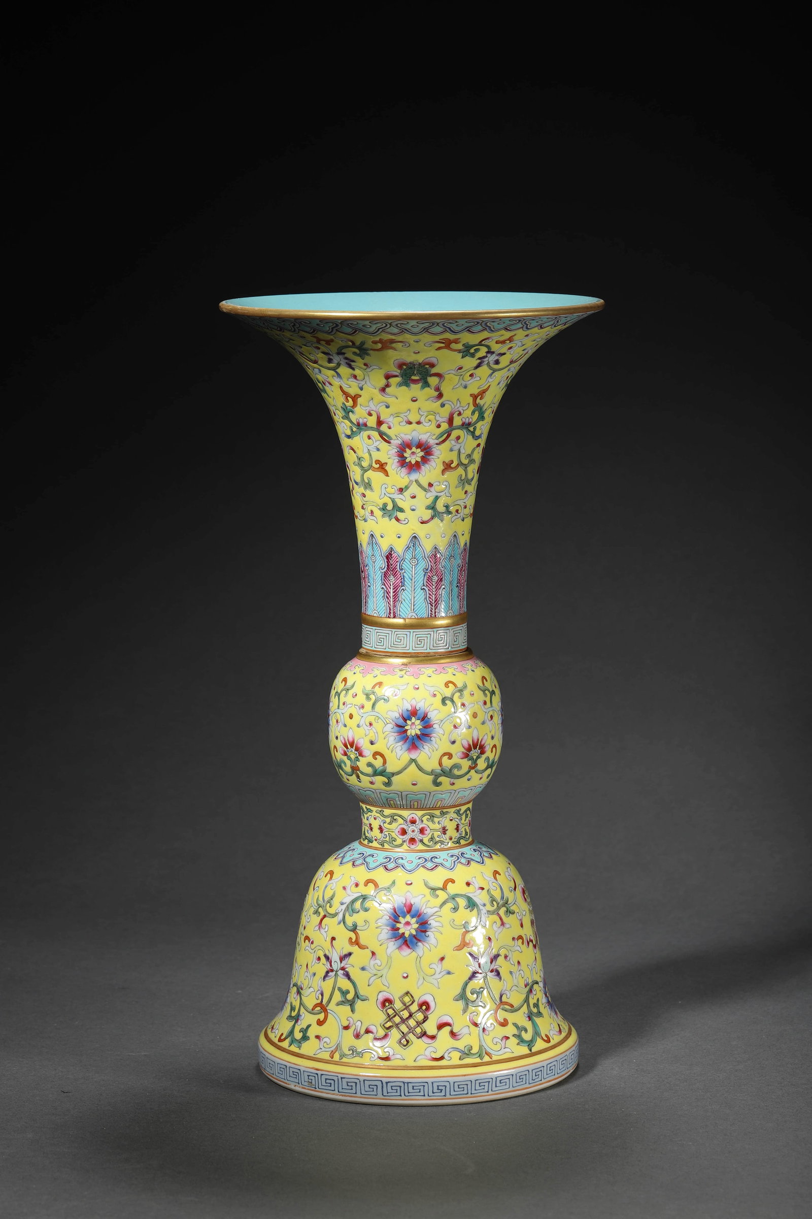Yellow-ground Famille Rose Interlocking Beaker Vase - 4