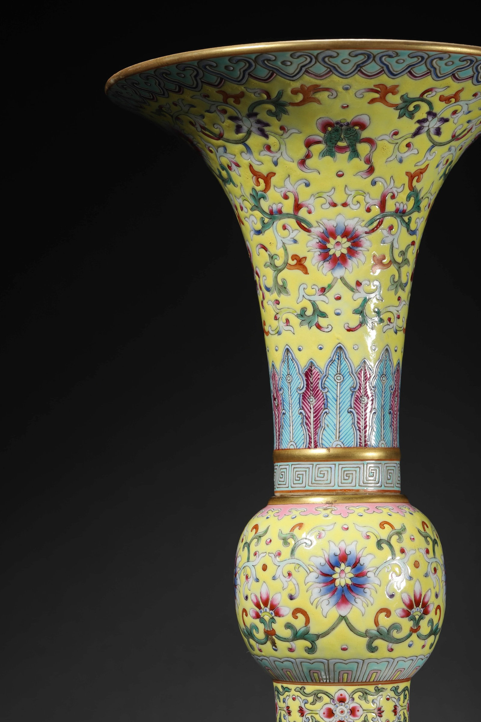 Yellow-ground Famille Rose Interlocking Beaker Vase - 6