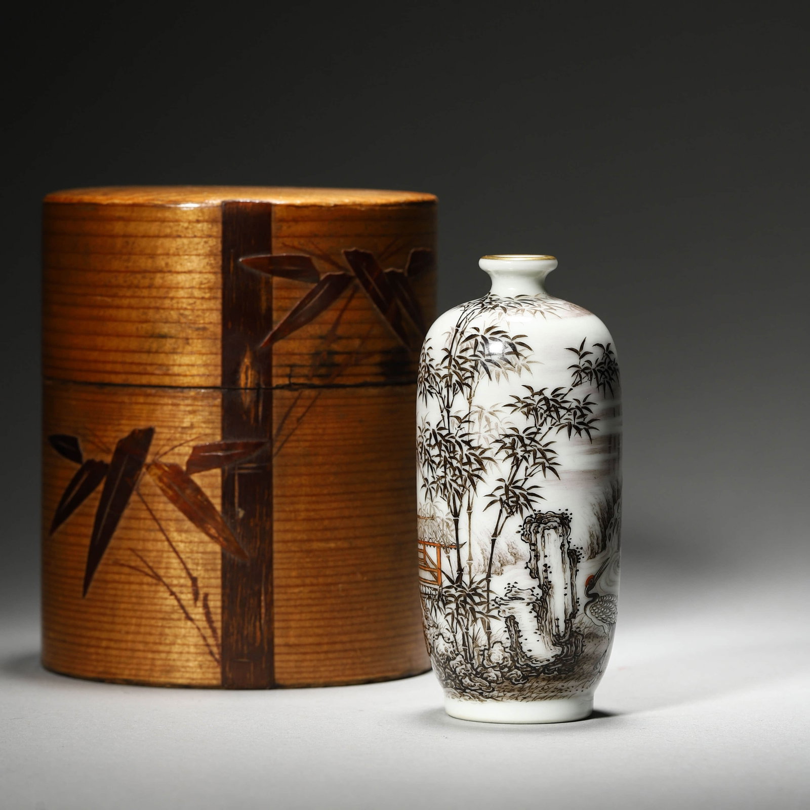 Grisaille Glaze Bamboo Snuff Bottle: Grisaille Glaze Bamboo Snuff Bottle Diam4cm Height:9.5cm