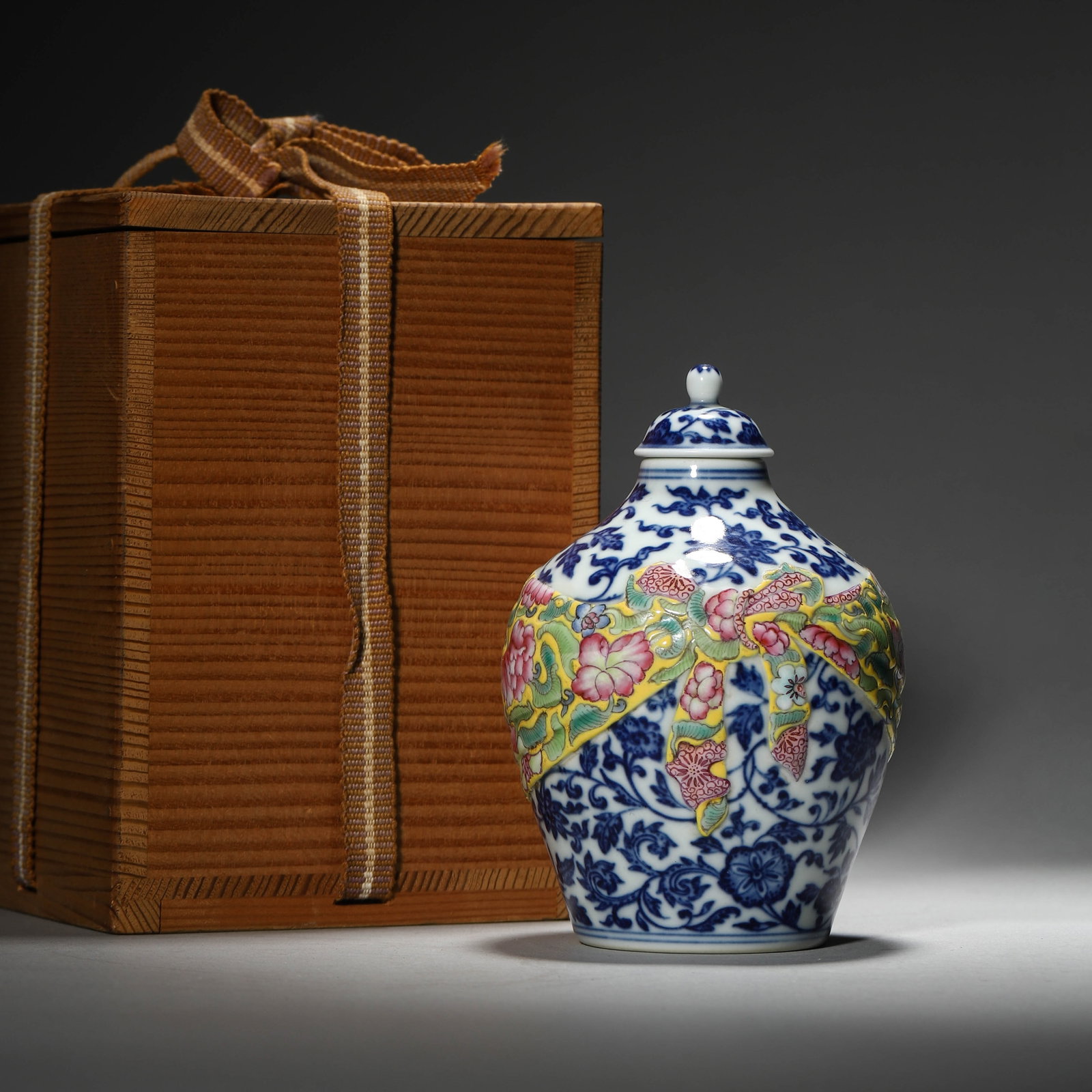 Famille-rose ‘Brocade’ Vase: Famille-rose ‘Brocade’ Vase Diam.8cm Height:11.5cm