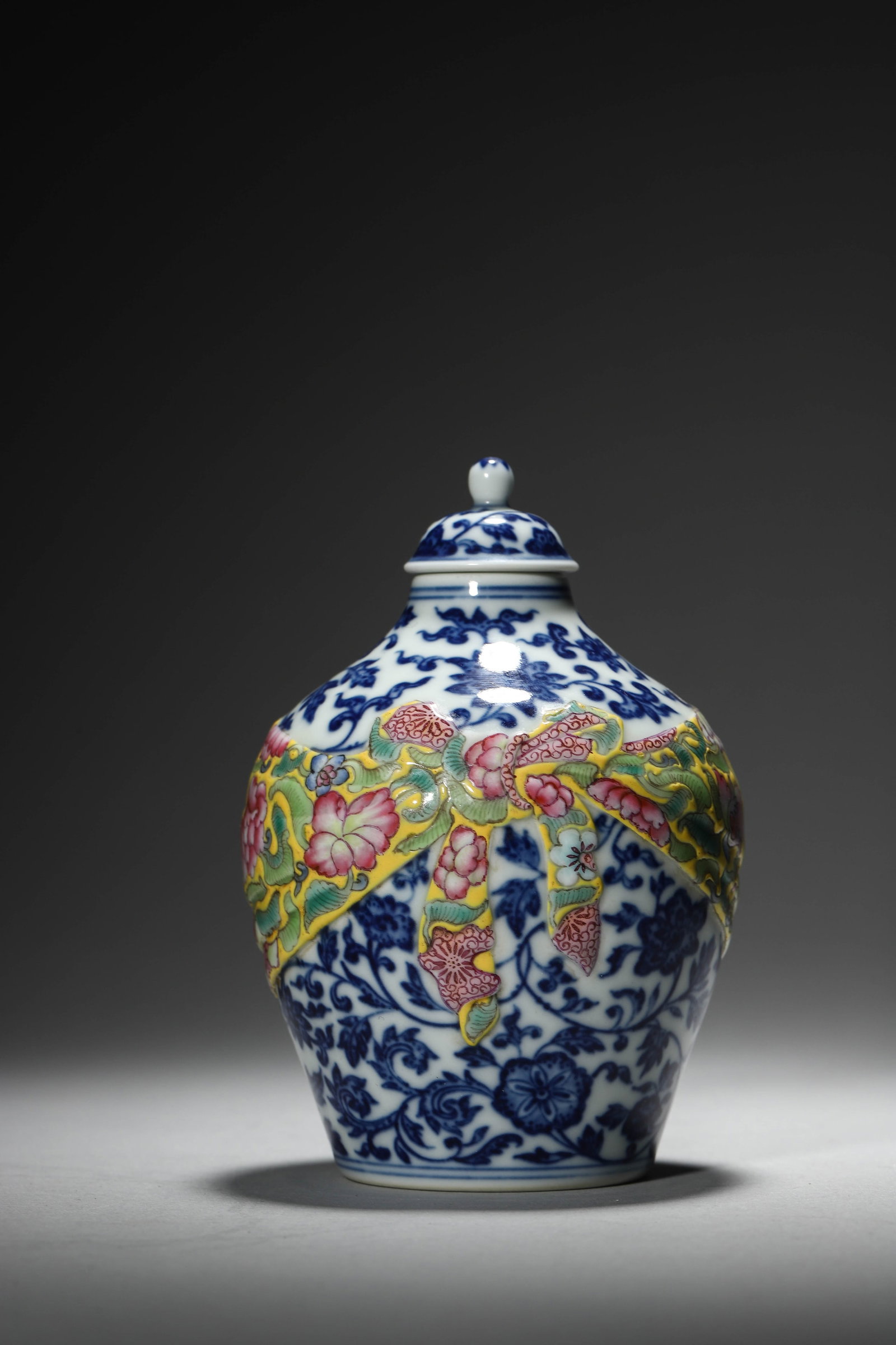 Famille-rose ‘Brocade’ Vase - 2