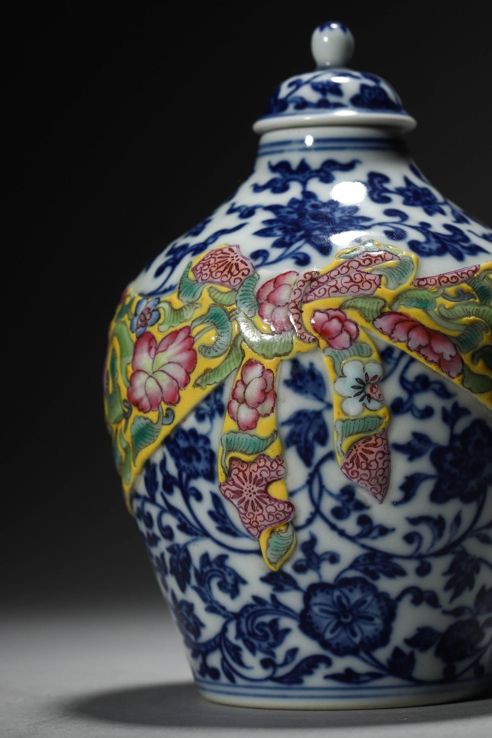 Famille-rose ‘Brocade’ Vase - 4