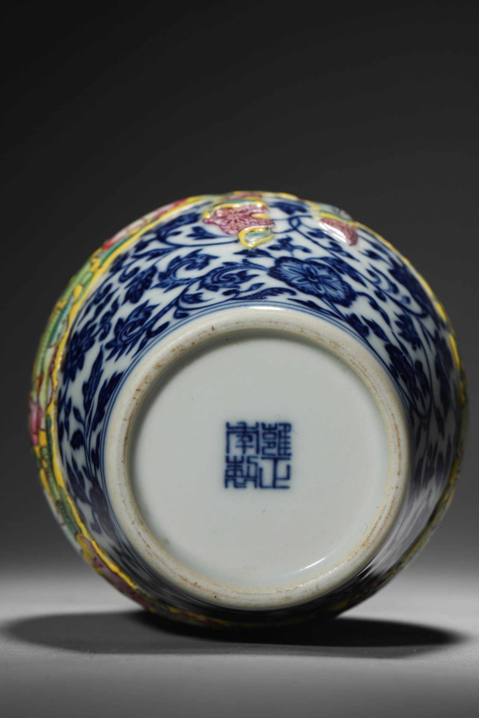 Famille-rose ‘Brocade’ Vase - 7