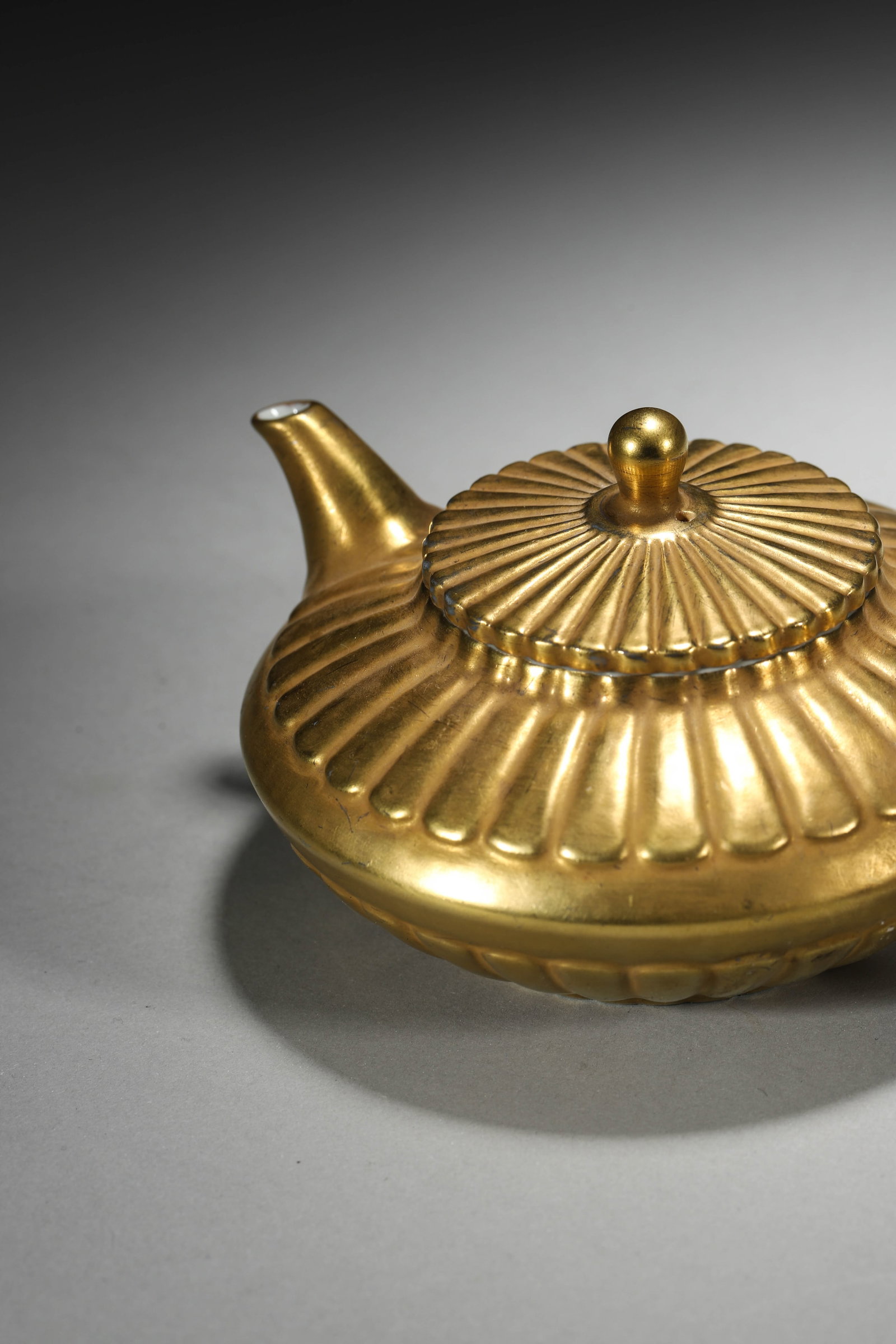 Gold-Glazed Teapot - 3
