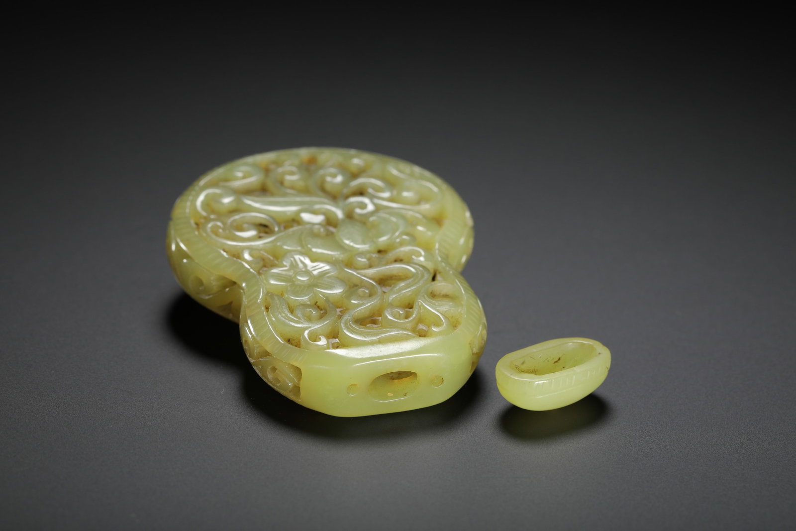 Yellow Jade Openwork Scent Pouch - 8