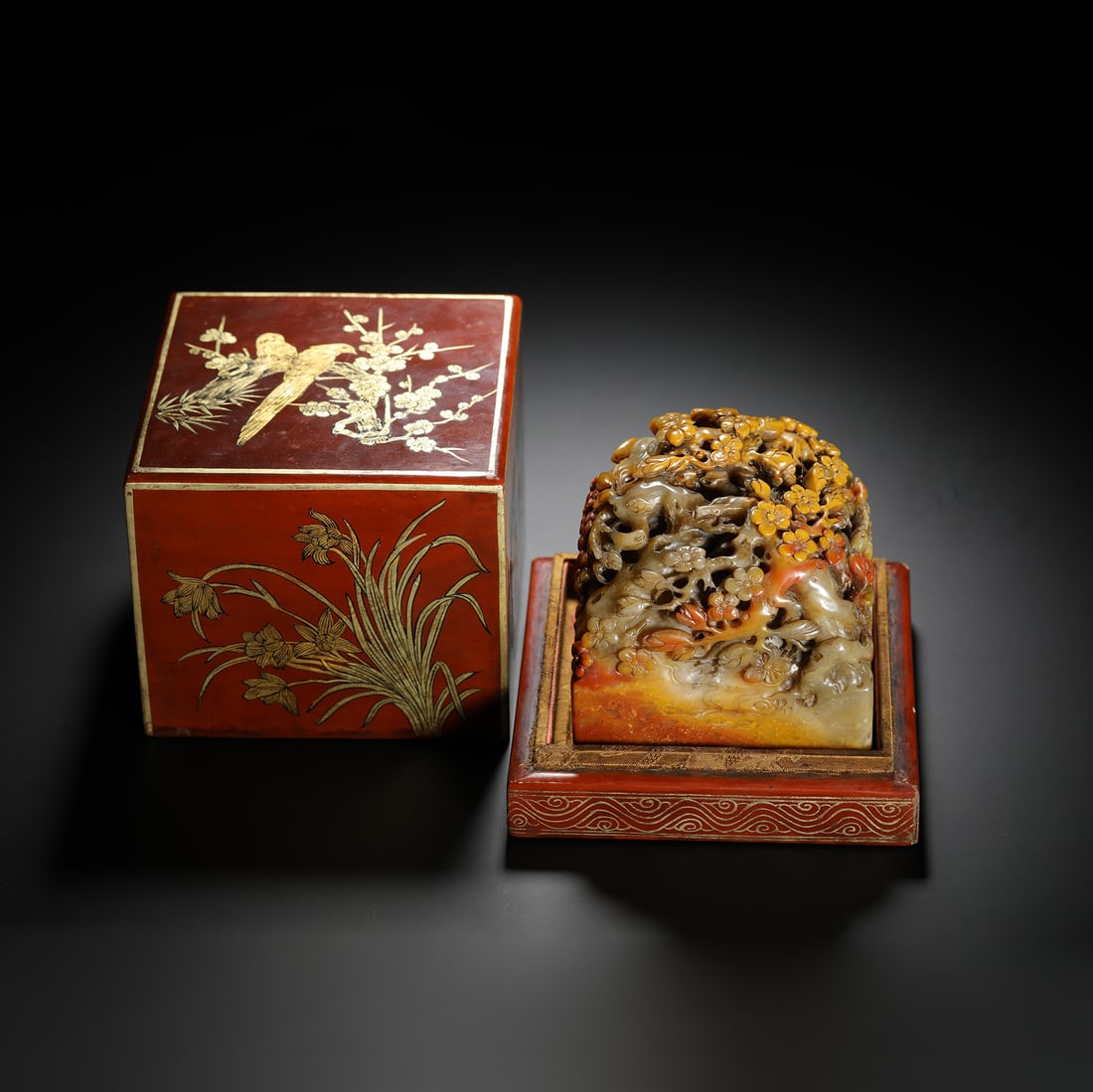 Shoushan Stone Floral Seal: Shoushan Stone Floral Seal Length:9.9cm
