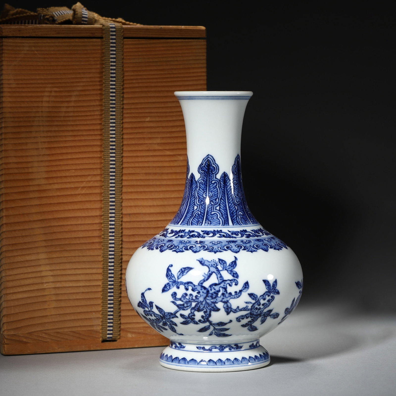 Blue and White Appreciation Vase with Three Abundances: Blue and White Appreciation Vase with Three Abundances Diam.11.5cm Height:17.8cm