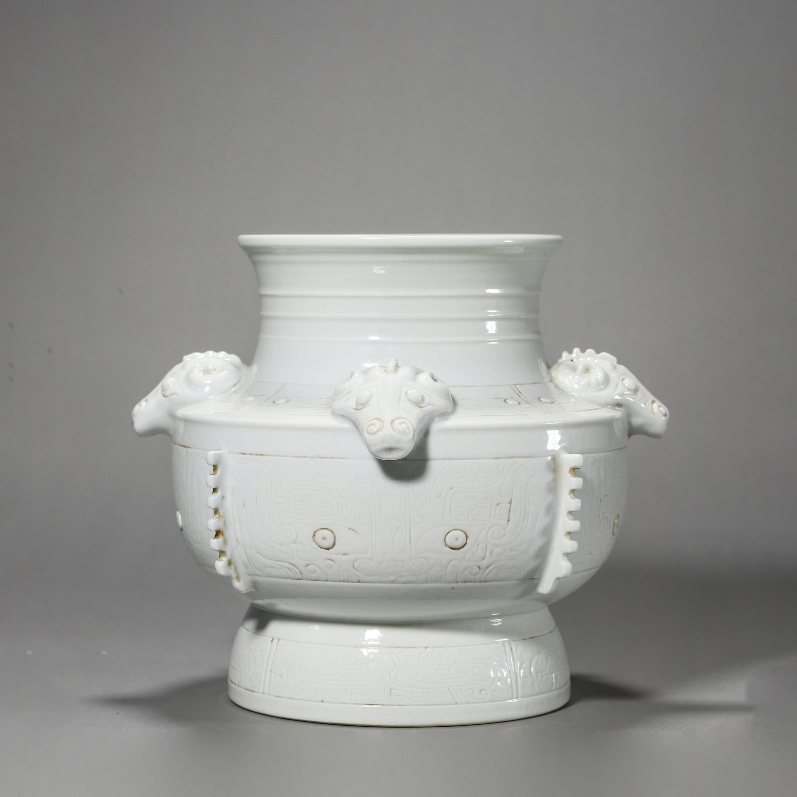 White-Glazed Four-Ram Vessel: White-Glazed Four-Ram Vessel Length:21cm, Width:21cm, Height:19cm,