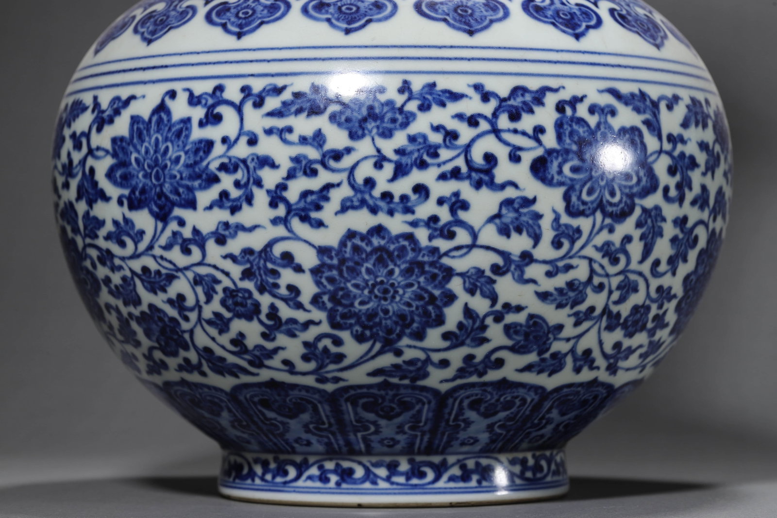 Blue and White Interlocking Lotus Vase - 5