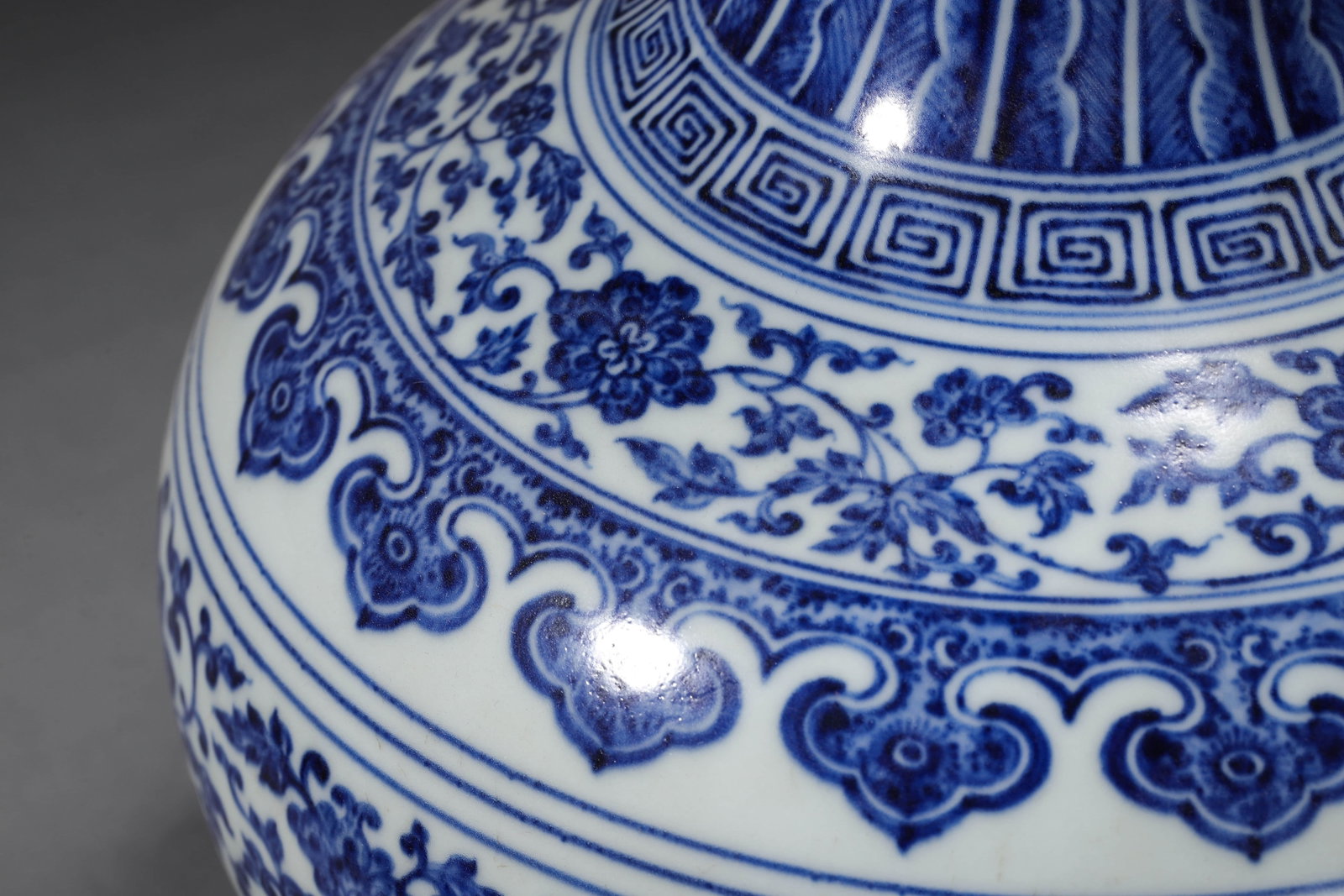 Blue and White Interlocking Lotus Vase - 6