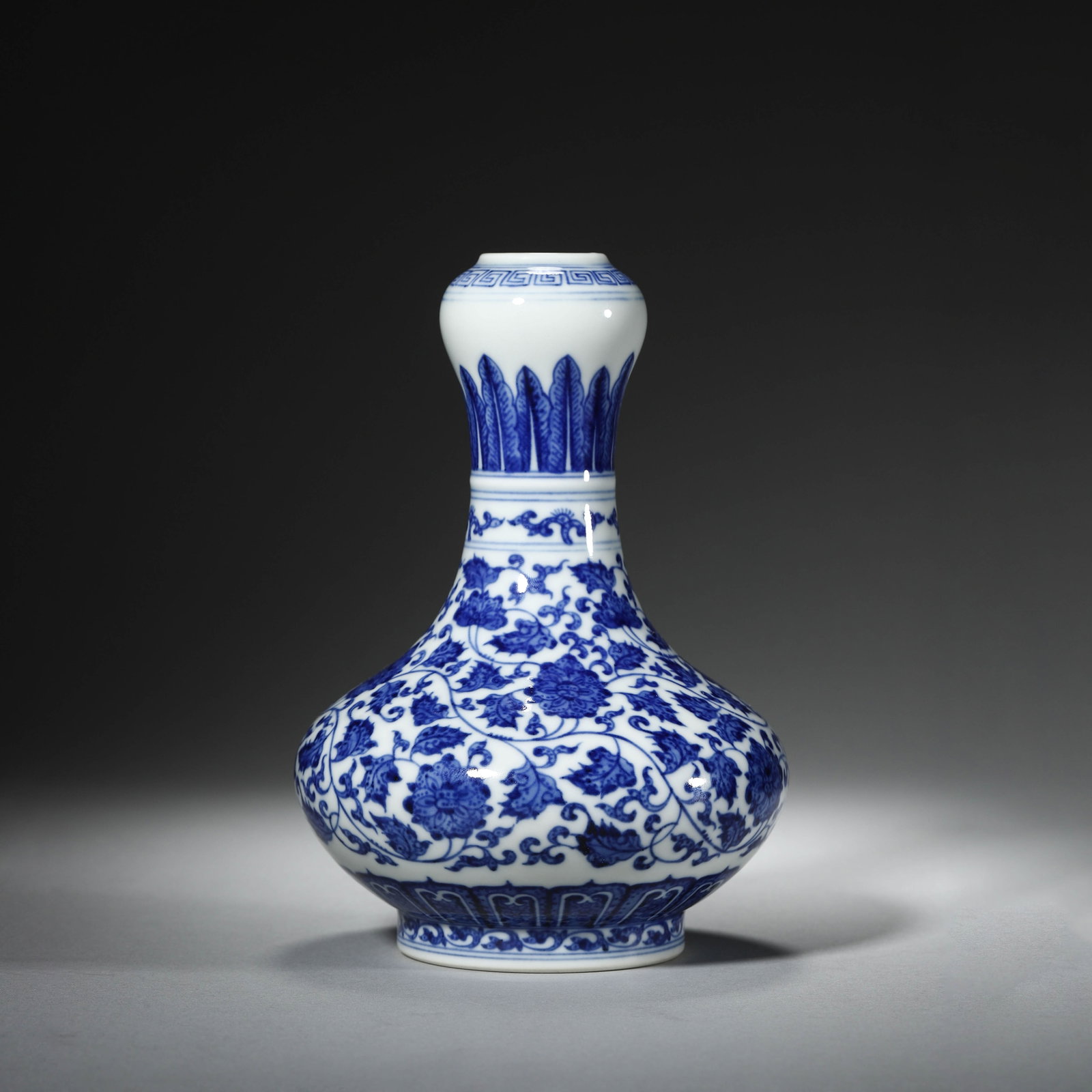 Blue and White Garlic-Head Vase: Blue and White Garlic-Head Vase Diam11.5cm Height:16cm