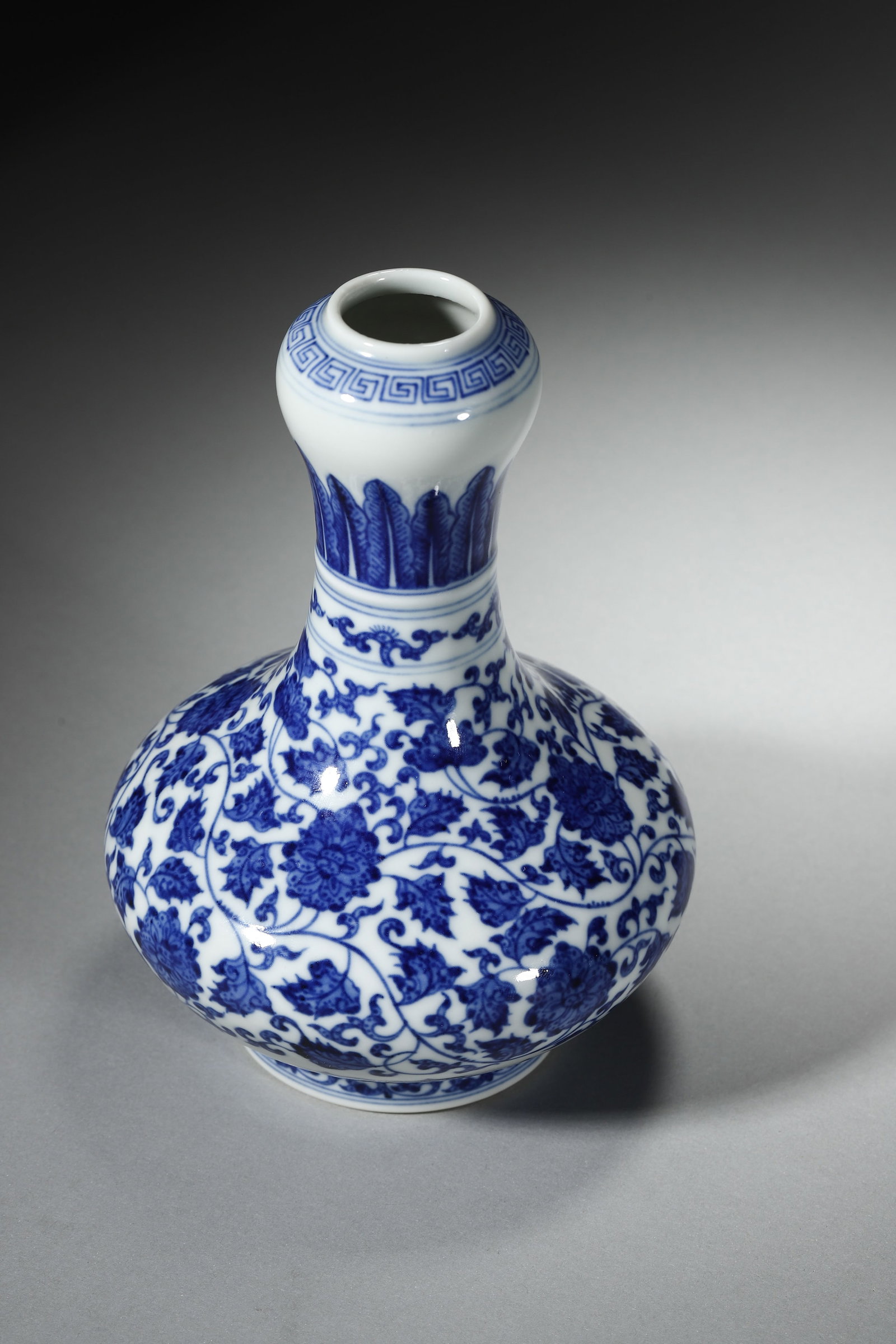 Blue and White Garlic-Head Vase - 4