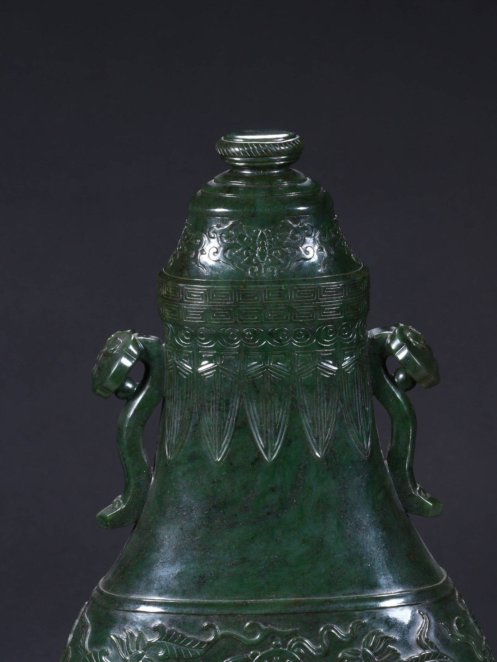 Carved green jade double-eared bottle - 2