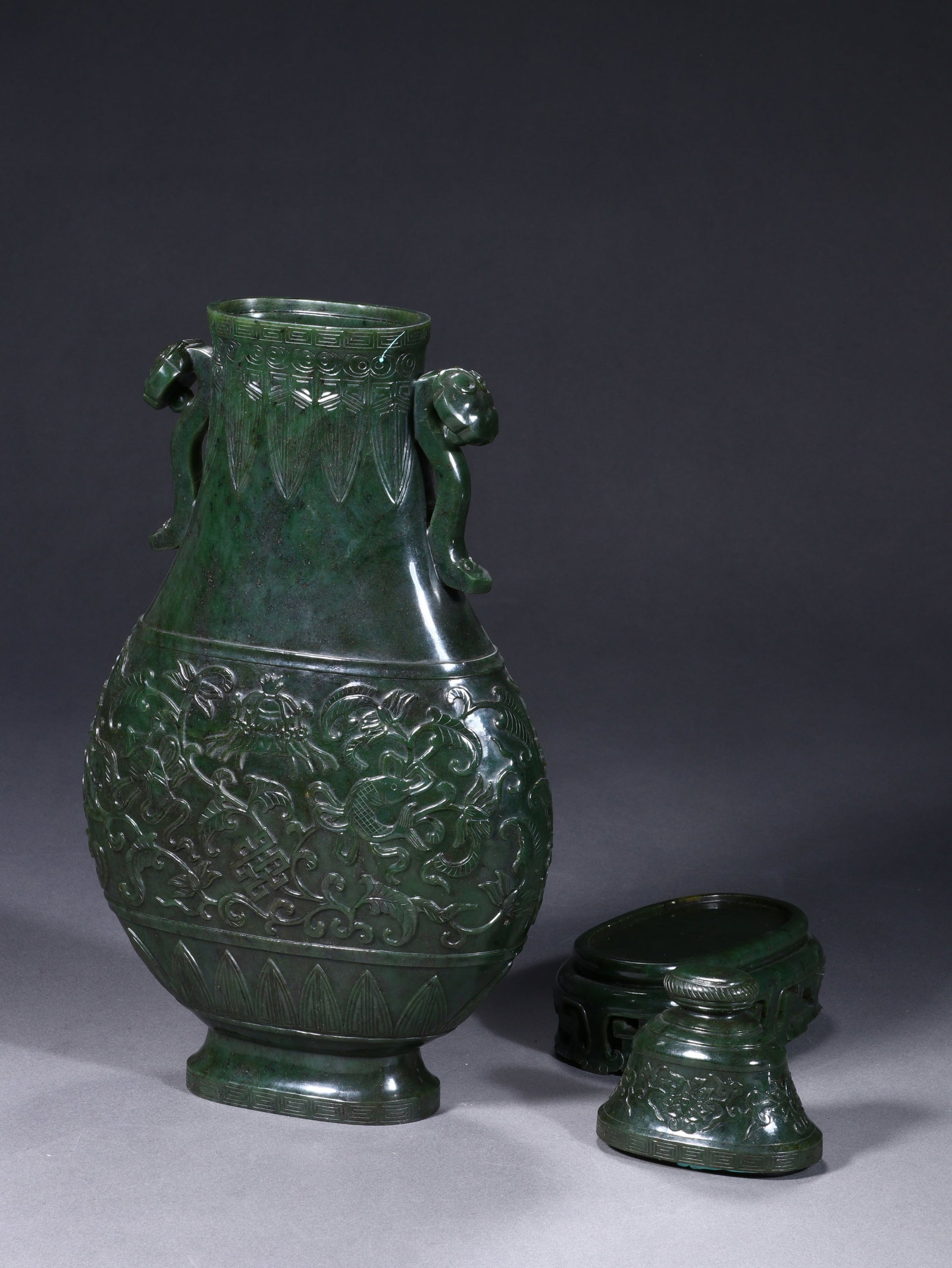 Carved green jade double-eared bottle - 5