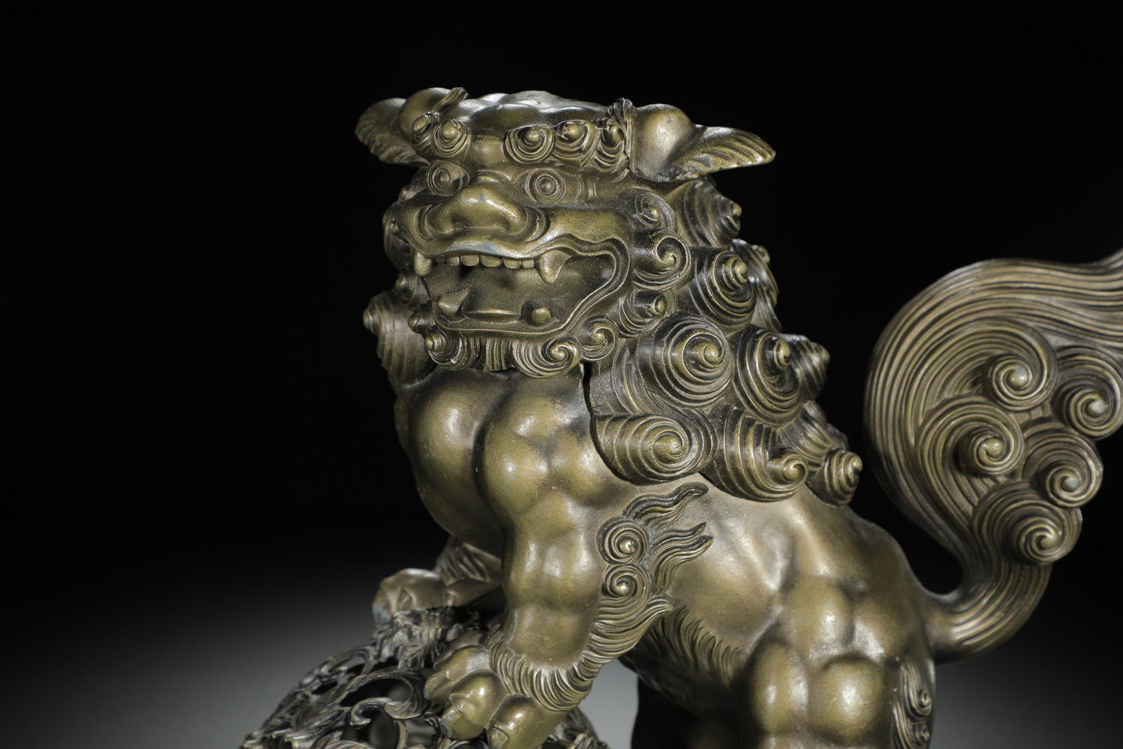 Bronze Lion Rolling Ball Ornament - 4