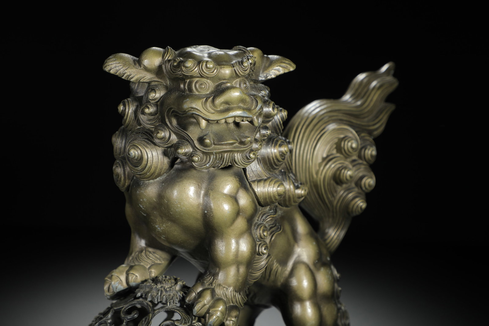 Bronze Lion Rolling Ball Ornament - 8