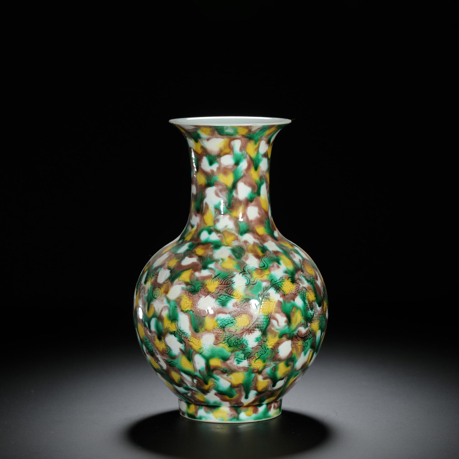 Sancai Incised Dragon Presentation Vase: Sancai Incised Dragon Presentation Vase Diam.11.3cm Height:17.8cm