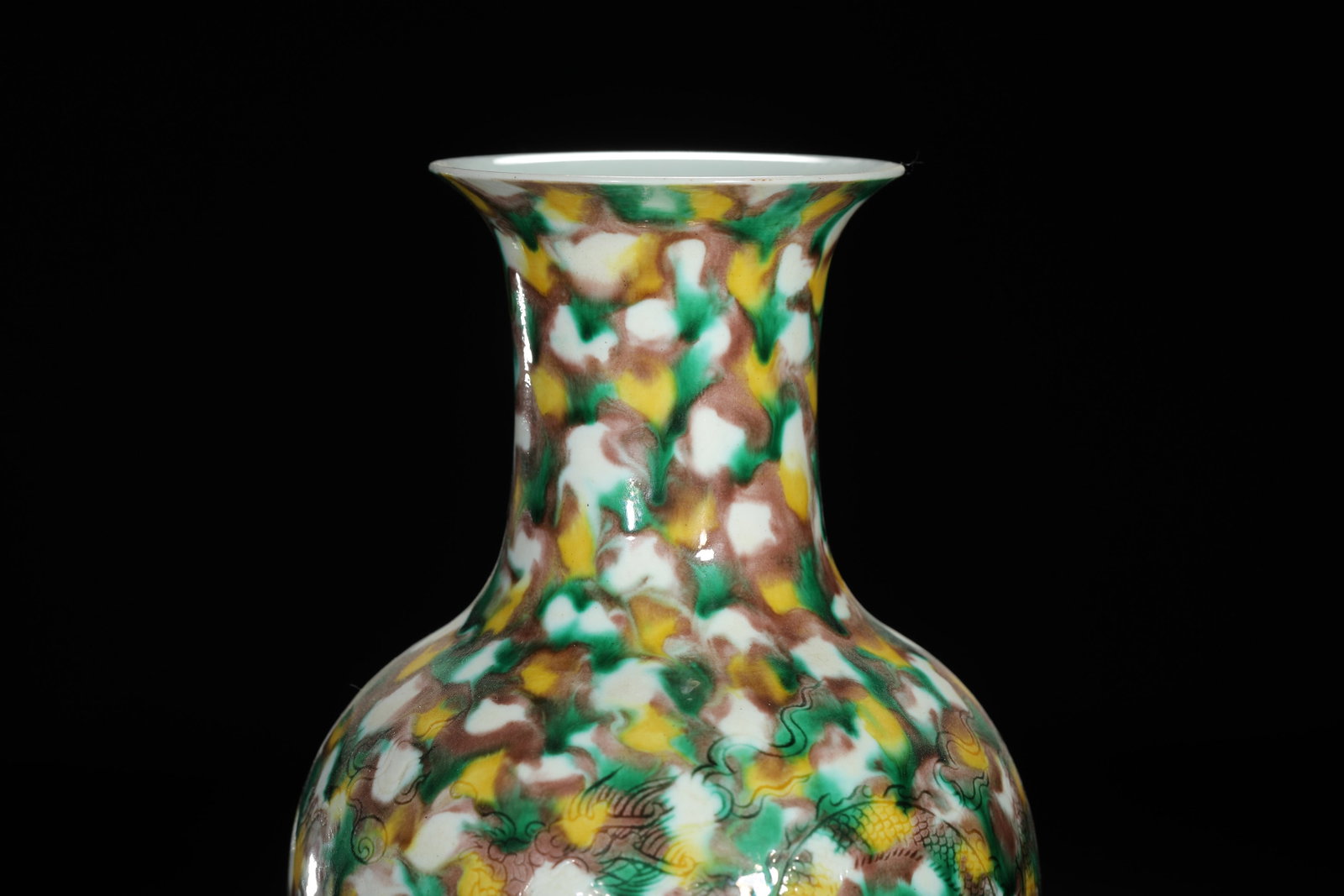 Sancai Incised Dragon Presentation Vase - 2