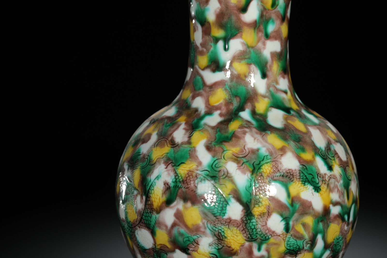 Sancai Incised Dragon Presentation Vase - 4