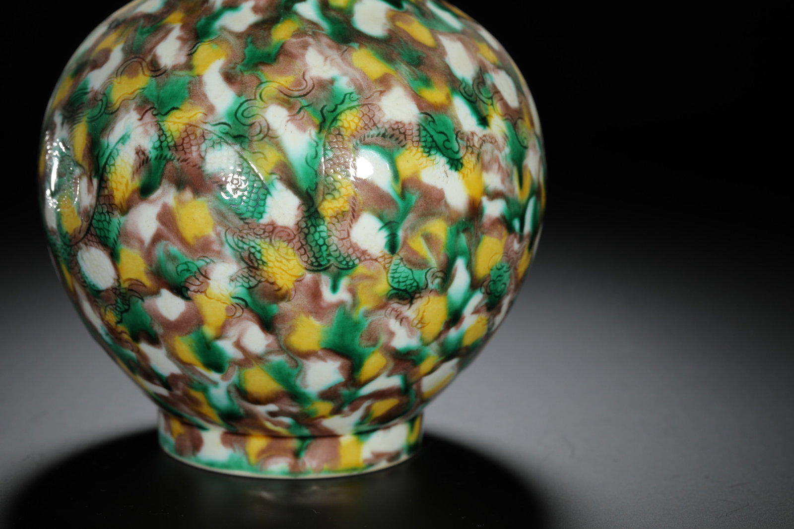 Sancai Incised Dragon Presentation Vase - 5