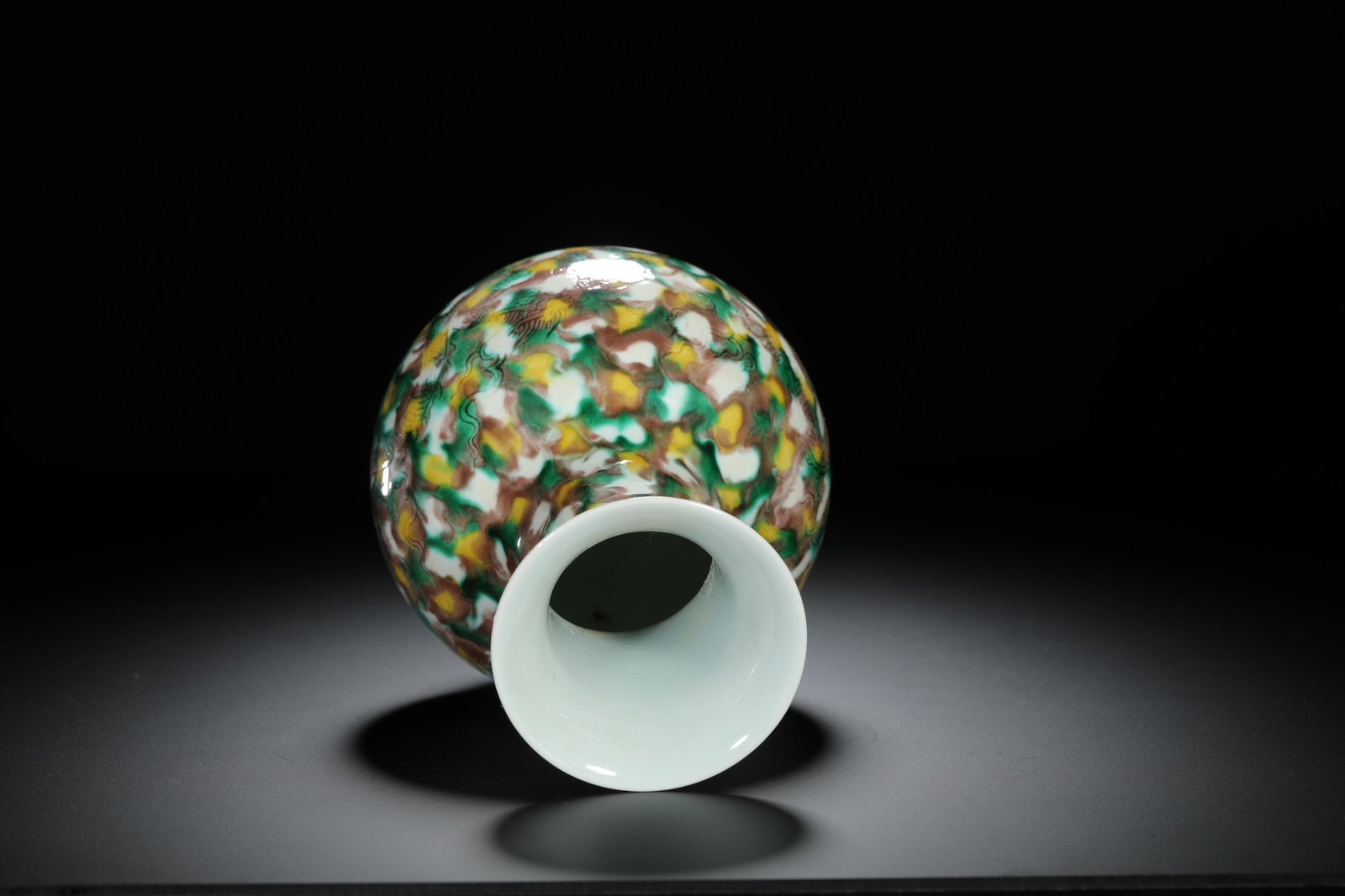 Sancai Incised Dragon Presentation Vase - 8