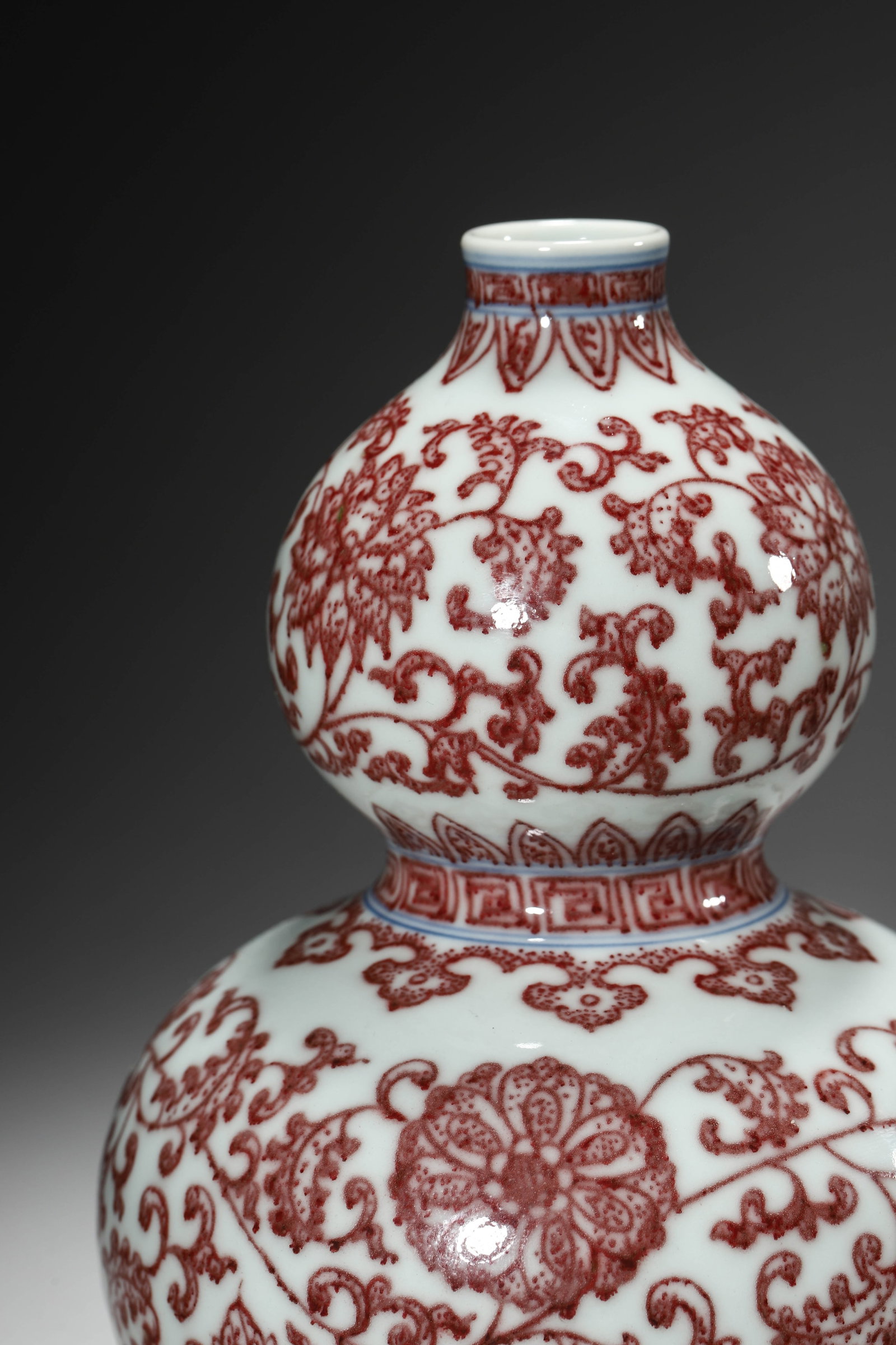 Red under glazed double-gourd shaped vase - 4
