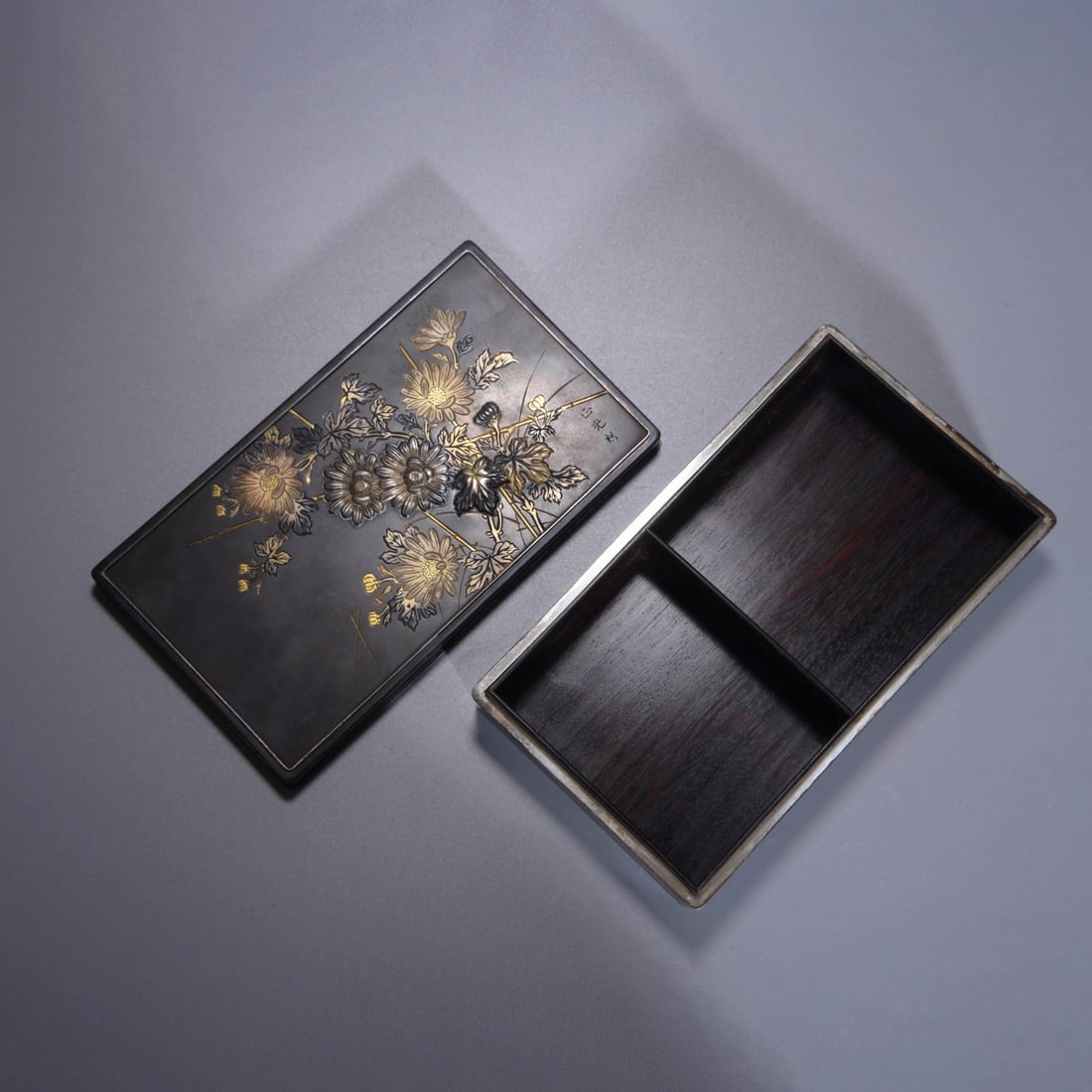 Inlaid Sandalwood Rectangular Box and Cover: Inlaid Sandalwood Rectangular Box and Cover Length:18cm Width:10cm Height:4.5cm,