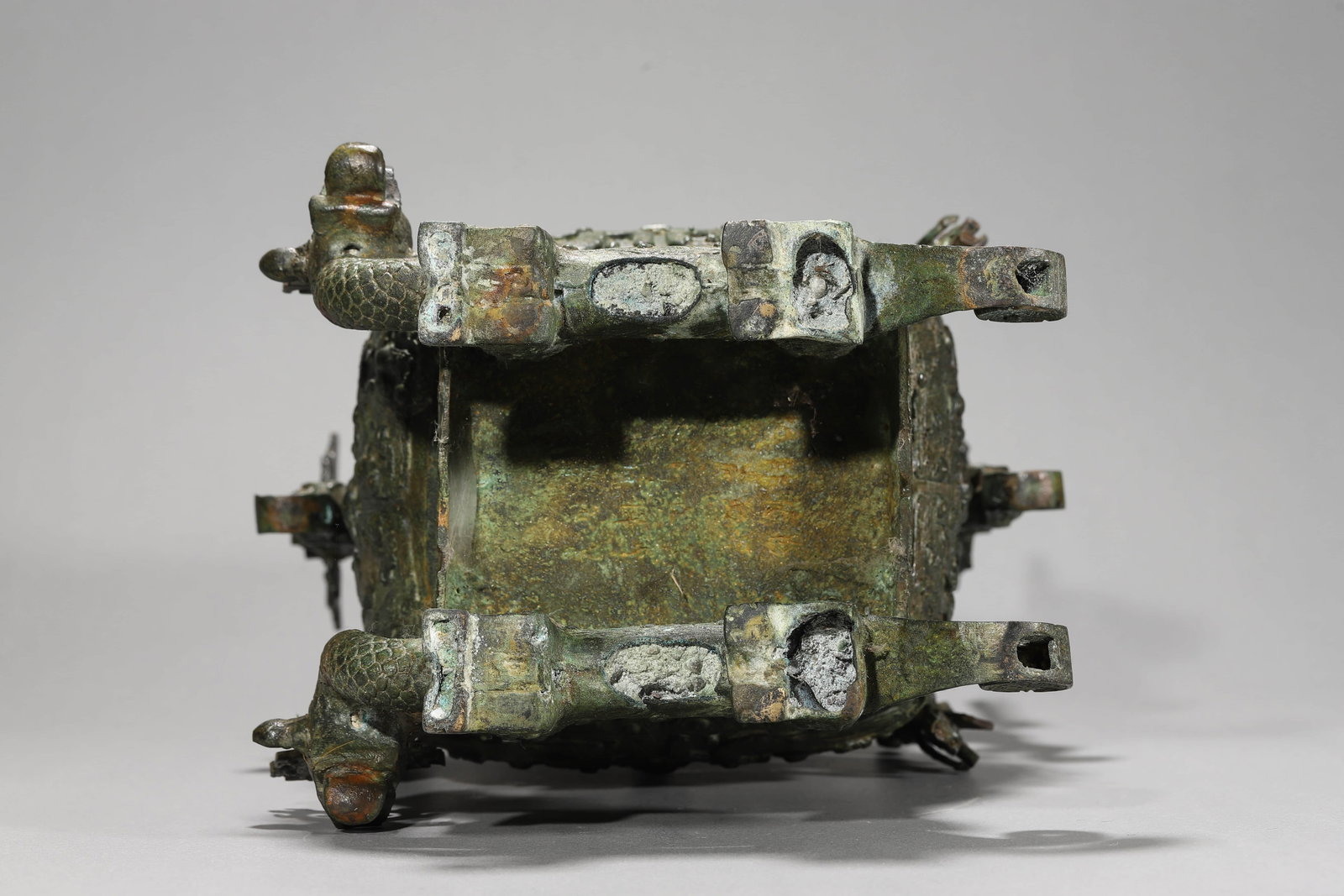 Bronze Ritual Vessel - 10