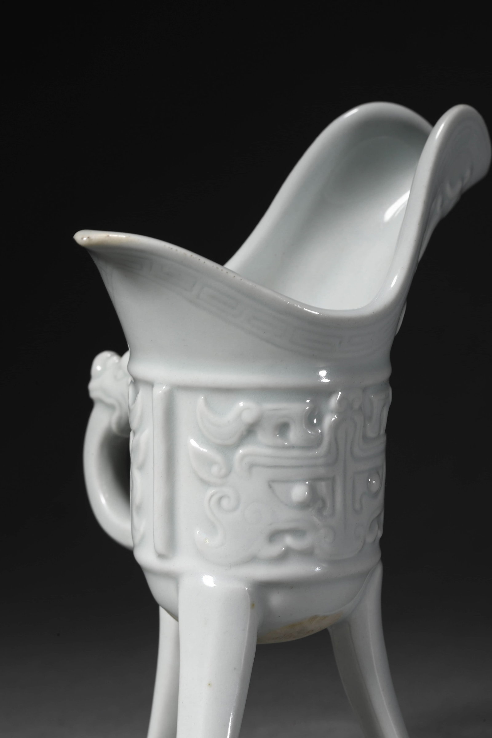White-Glazed Beast-Face Wine Vessel - 4