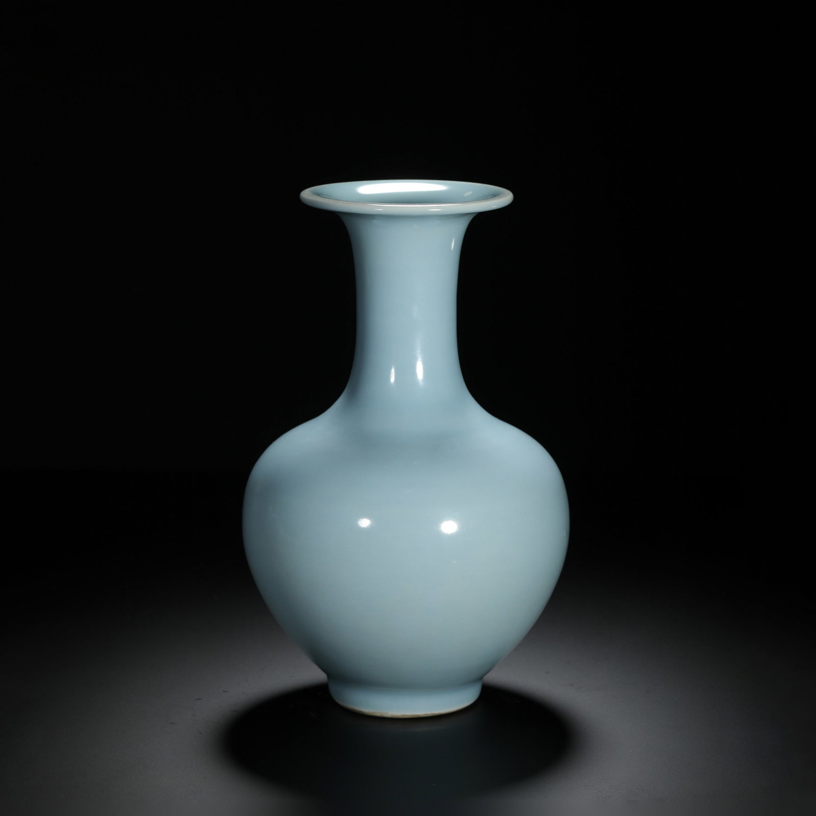 Sky-Blue Glazed Presentation Vase: Sky-Blue Glazed Presentation Vase Diam.14cm Height:22.5cm