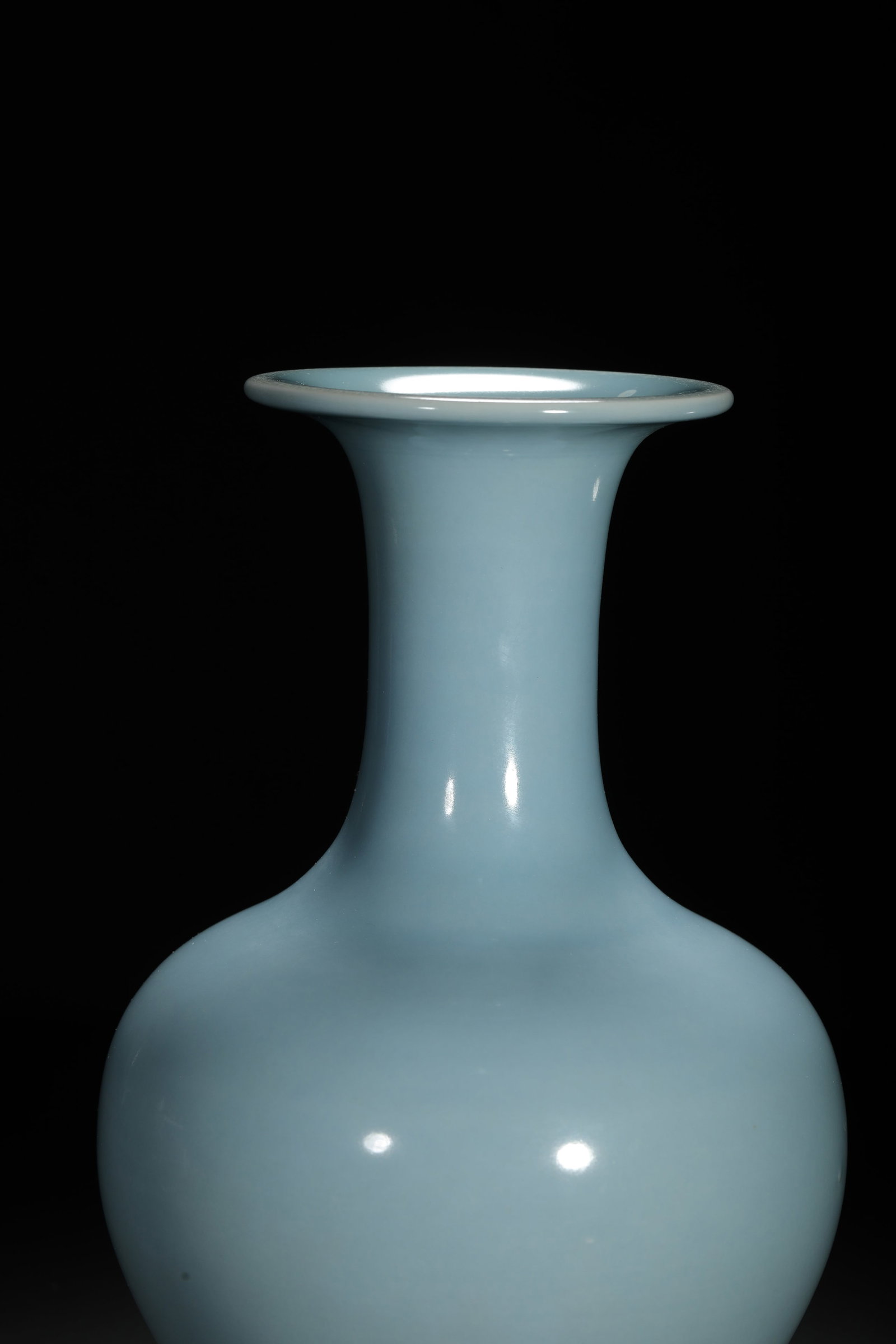 Sky-Blue Glazed Presentation Vase - 2