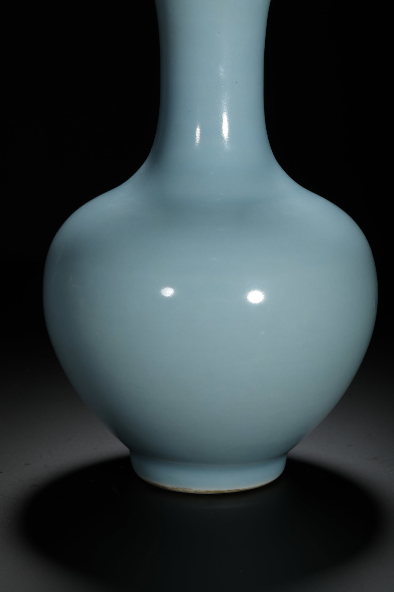 Sky-Blue Glazed Presentation Vase - 3