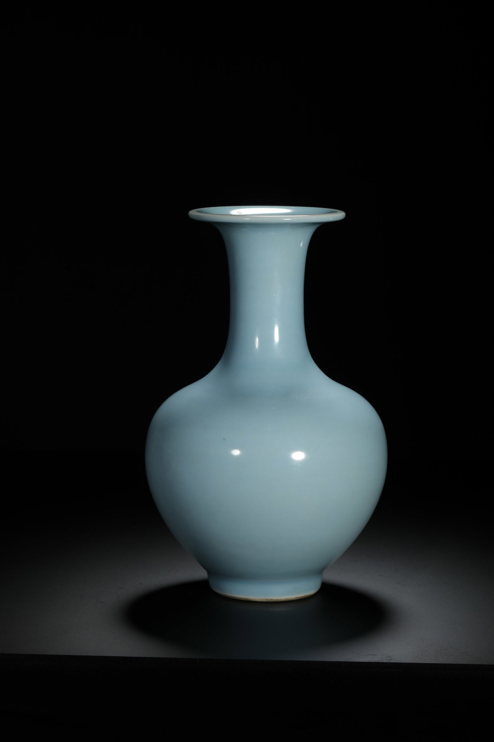 Sky-Blue Glazed Presentation Vase - 4