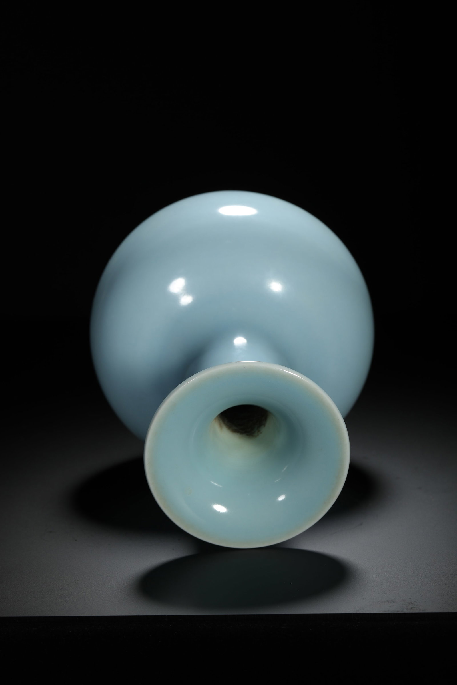 Sky-Blue Glazed Presentation Vase - 8