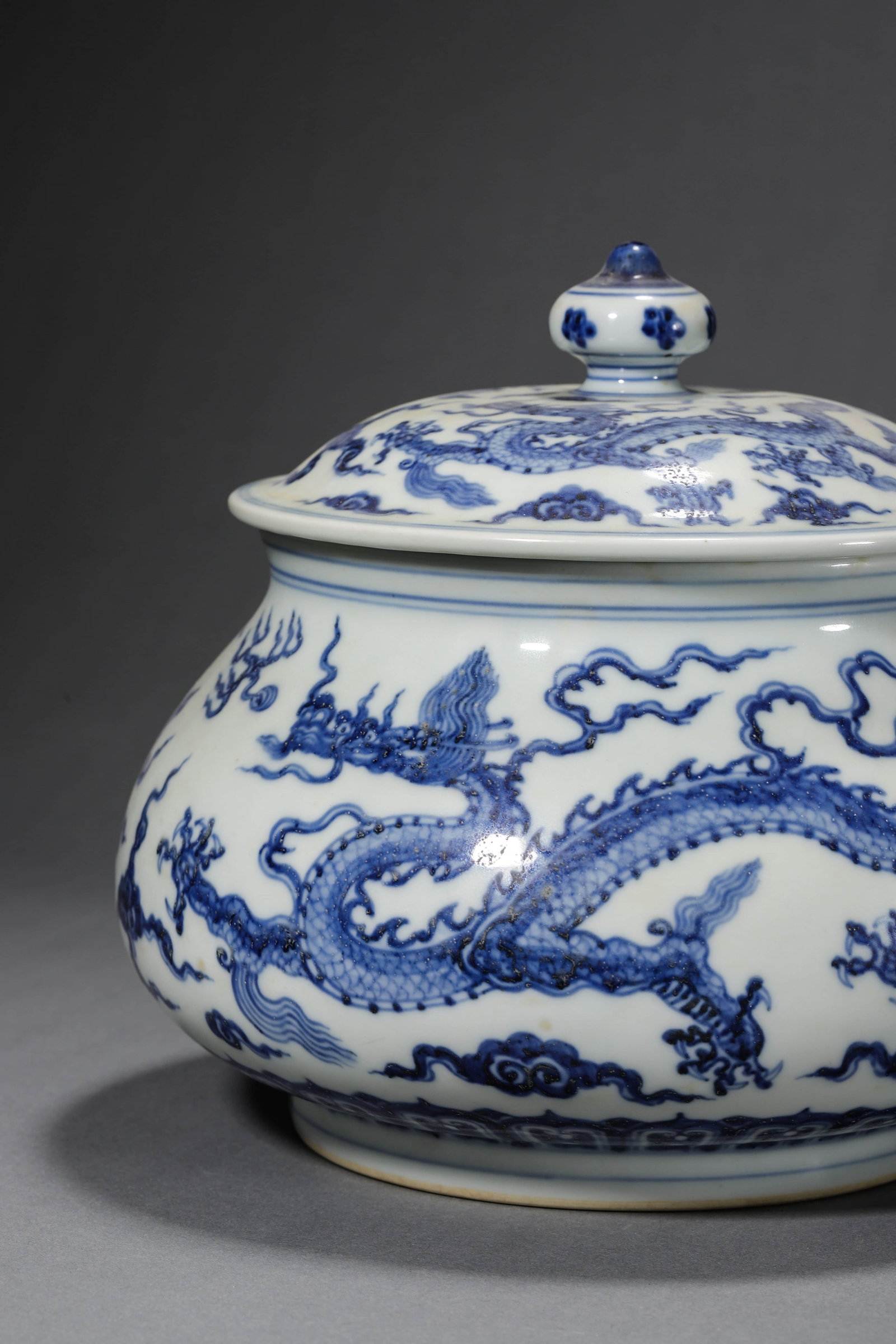 Blue and White Dragon Covered Jar - 2