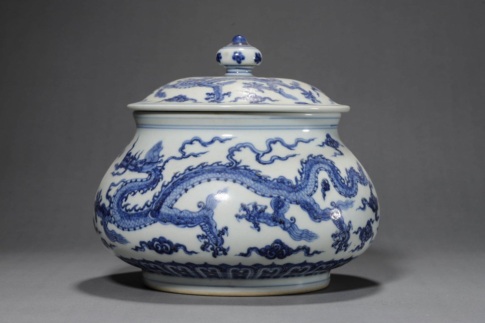 Blue and White Dragon Covered Jar - 3