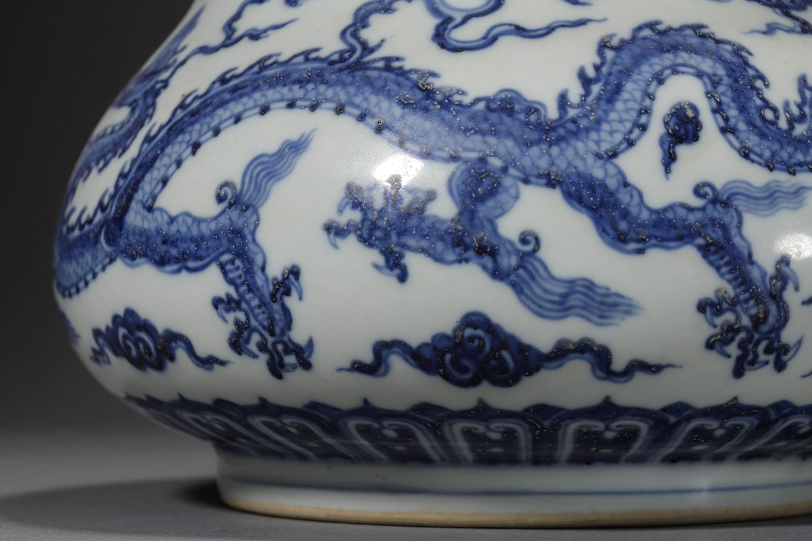 Blue and White Dragon Covered Jar - 4