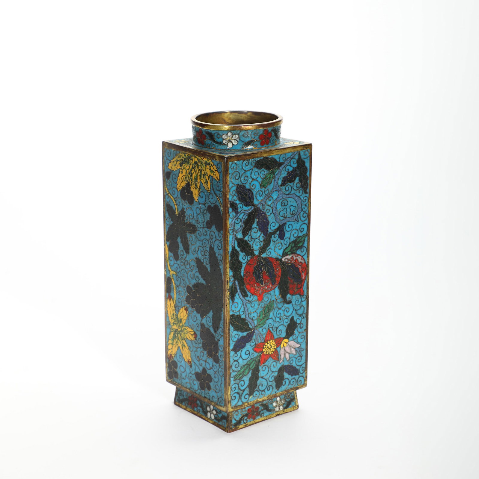 Cloisonné Floral Square Vase: Cloisonné Floral Square Vase Height:23.1cm Diam.8.1cm Weight:1400g