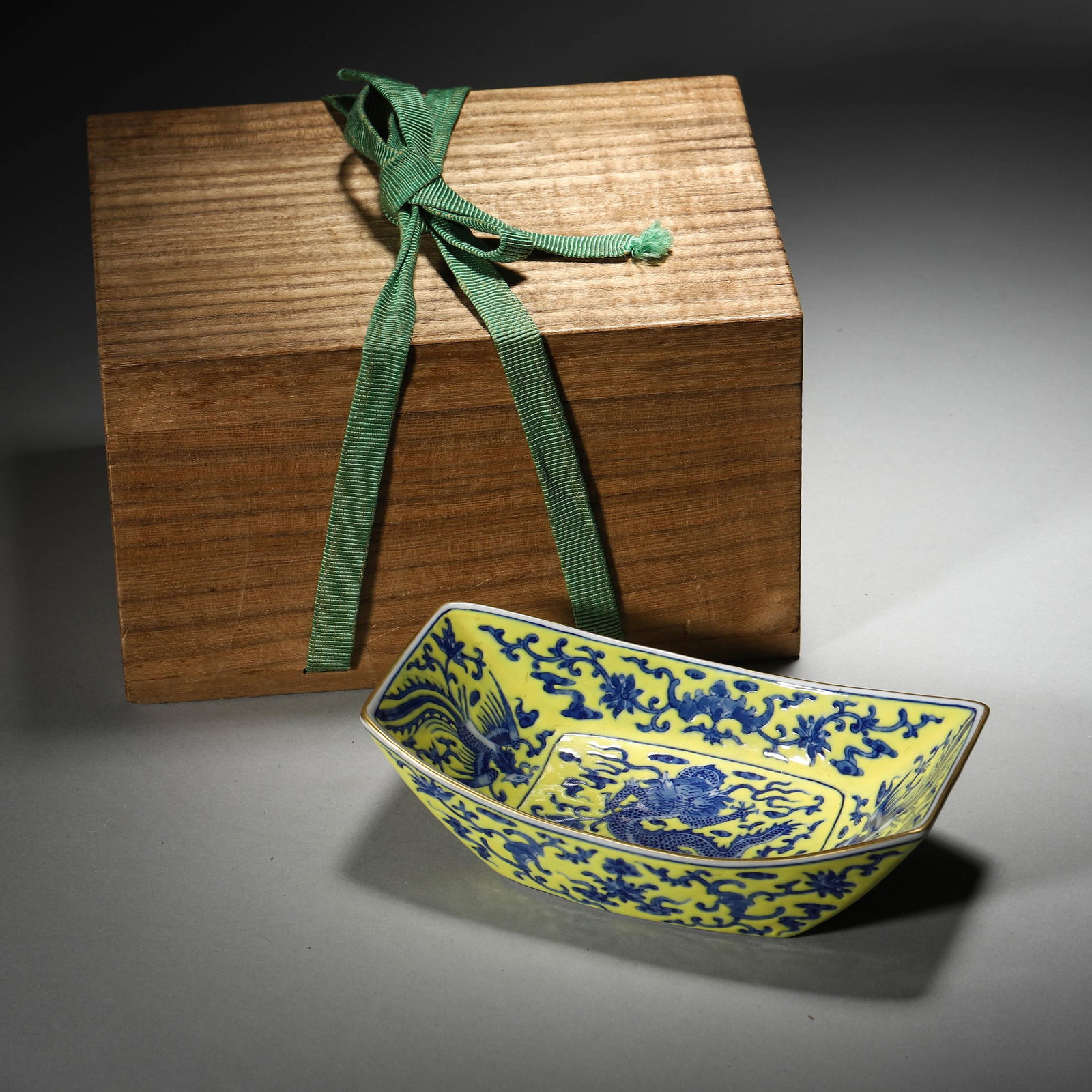 Yellow Ground Dragon Tea Tray: Yellow Ground Dragon Tea Tray Length:14cm Width:8cm Height:4cm