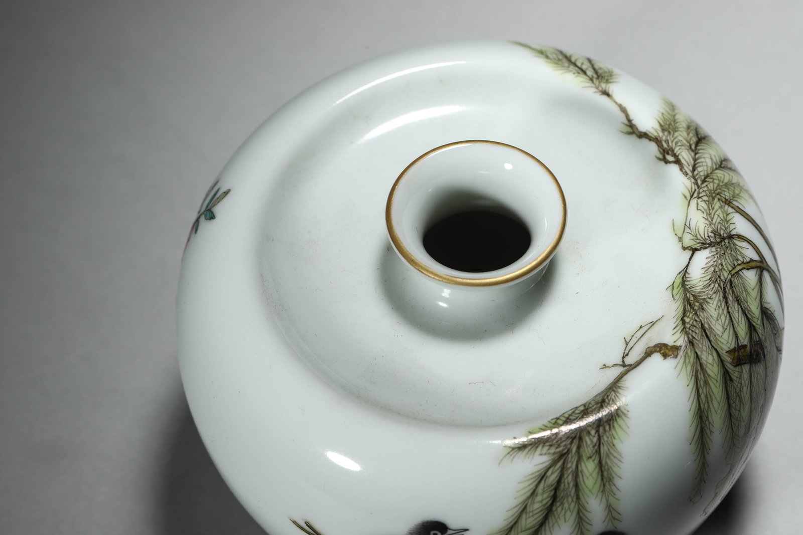 Famille-rose 'Apple' Vase - 4