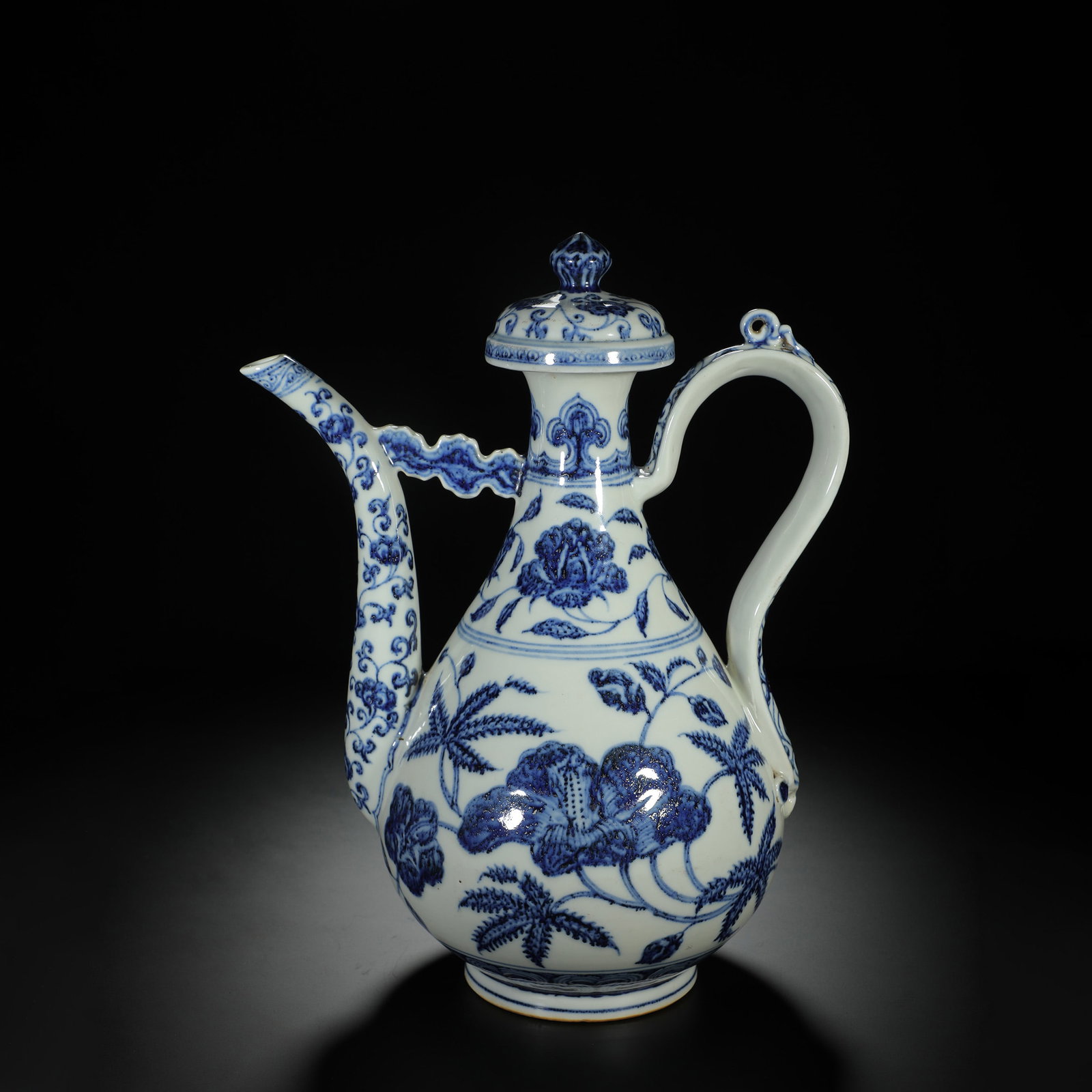 Blue and White Plantain Leaf Ewer: Blue and White Plantain Leaf Ewer Length:24cm Height:31cm