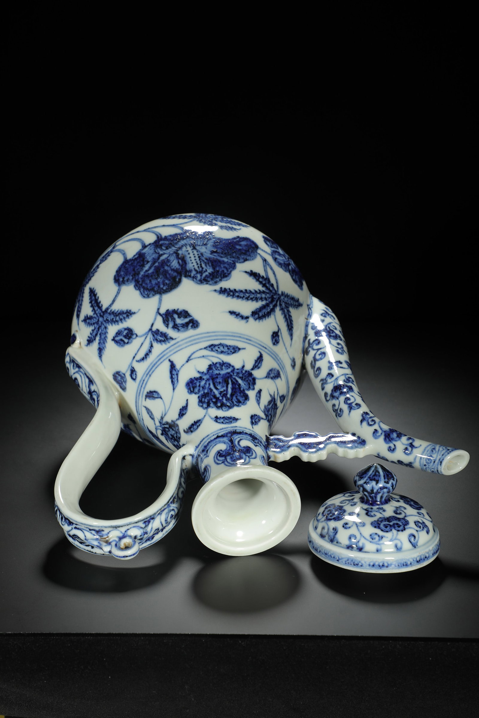 Blue and White Plantain Leaf Ewer - 9