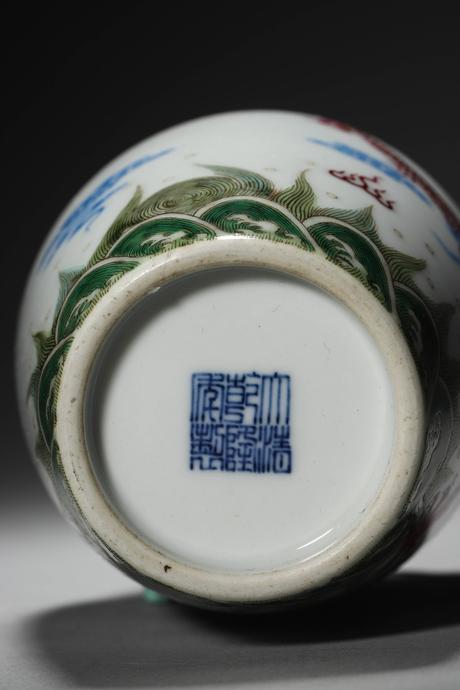 Famille-rose Dragon Vase - 6