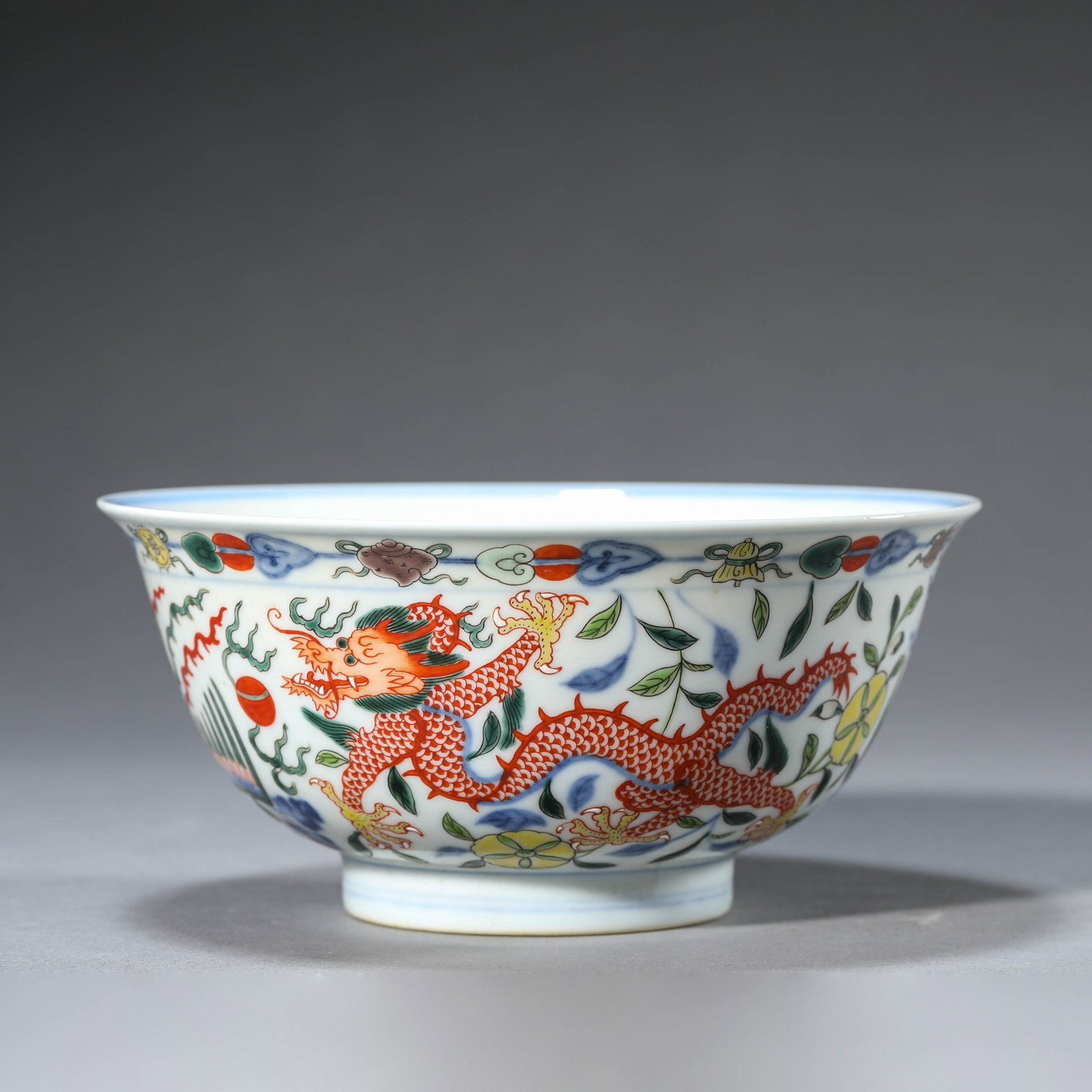 Wucai Eight Buddhist Emblems Dragon and Phoenix Bowl: Wucai Eight Buddhist Emblems Dragon and Phoenix Bowl Diam.15.2cm Height:7.2cm