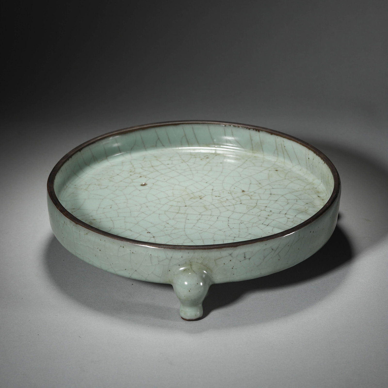 A Ru Ware Tripod Ink Washer: A Ru Ware Tripod Ink Washer Diam.23cm Height:5.6cm