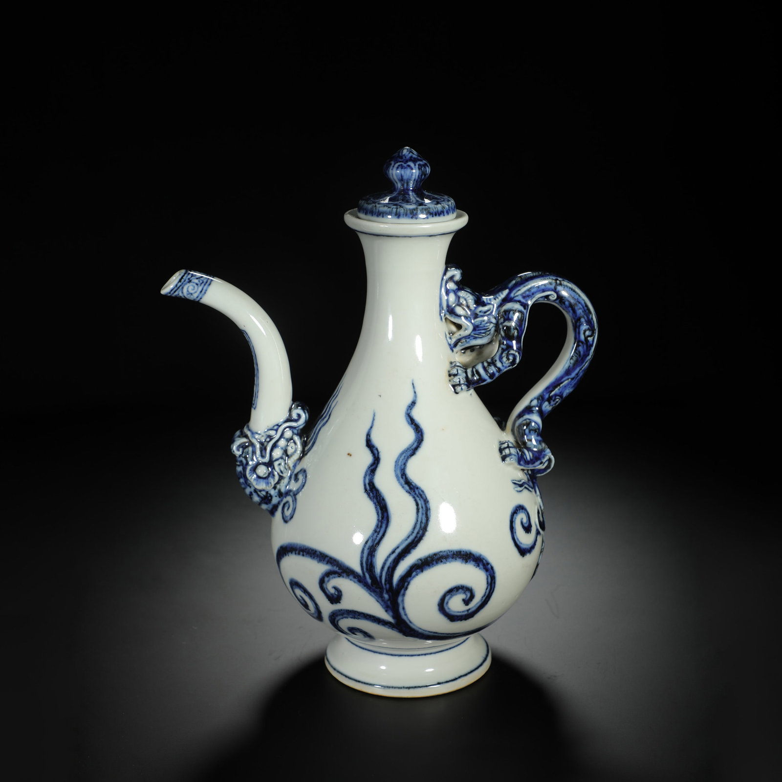 Blue and White Dragon-Head Ewer: Blue and White Dragon-Head Ewer Length:22cm Height:27cm