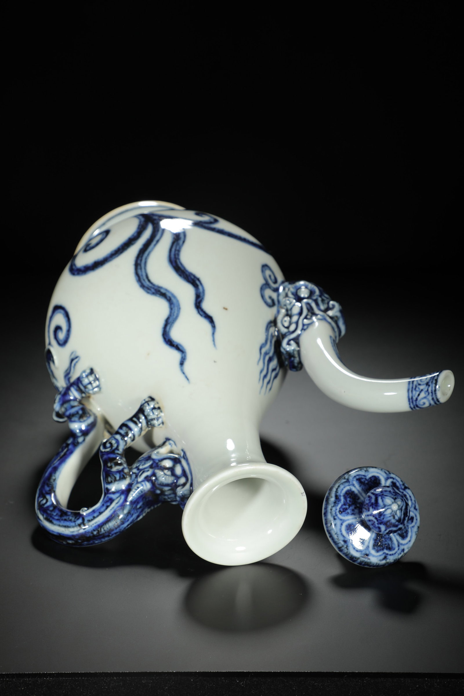 Blue and White Dragon-Head Ewer - 8
